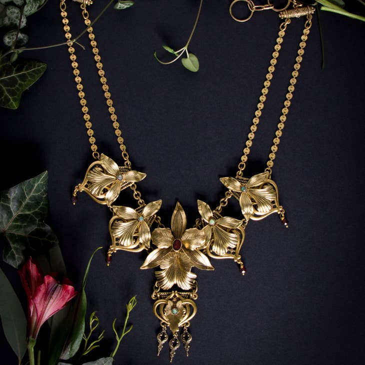 Toothed Iris Necklace - La De Da