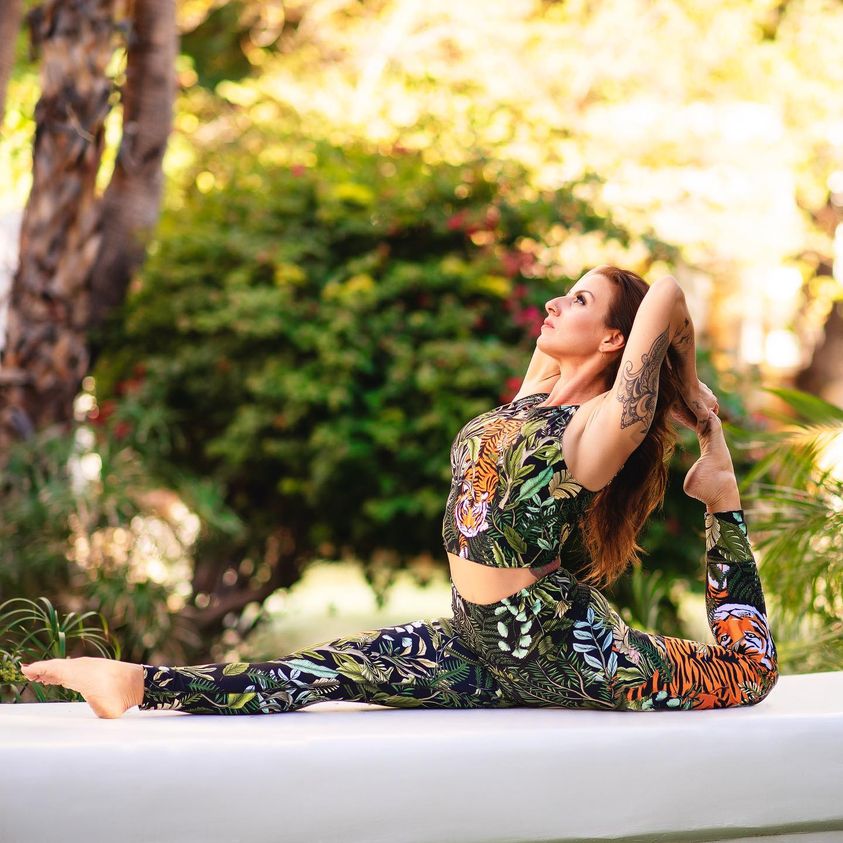 Reversible Knot Top in Rawr Talent - La De Da
