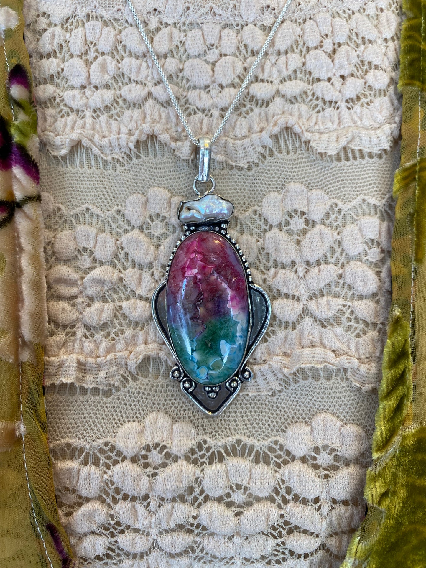 Dyed Agate Pearl Pendant