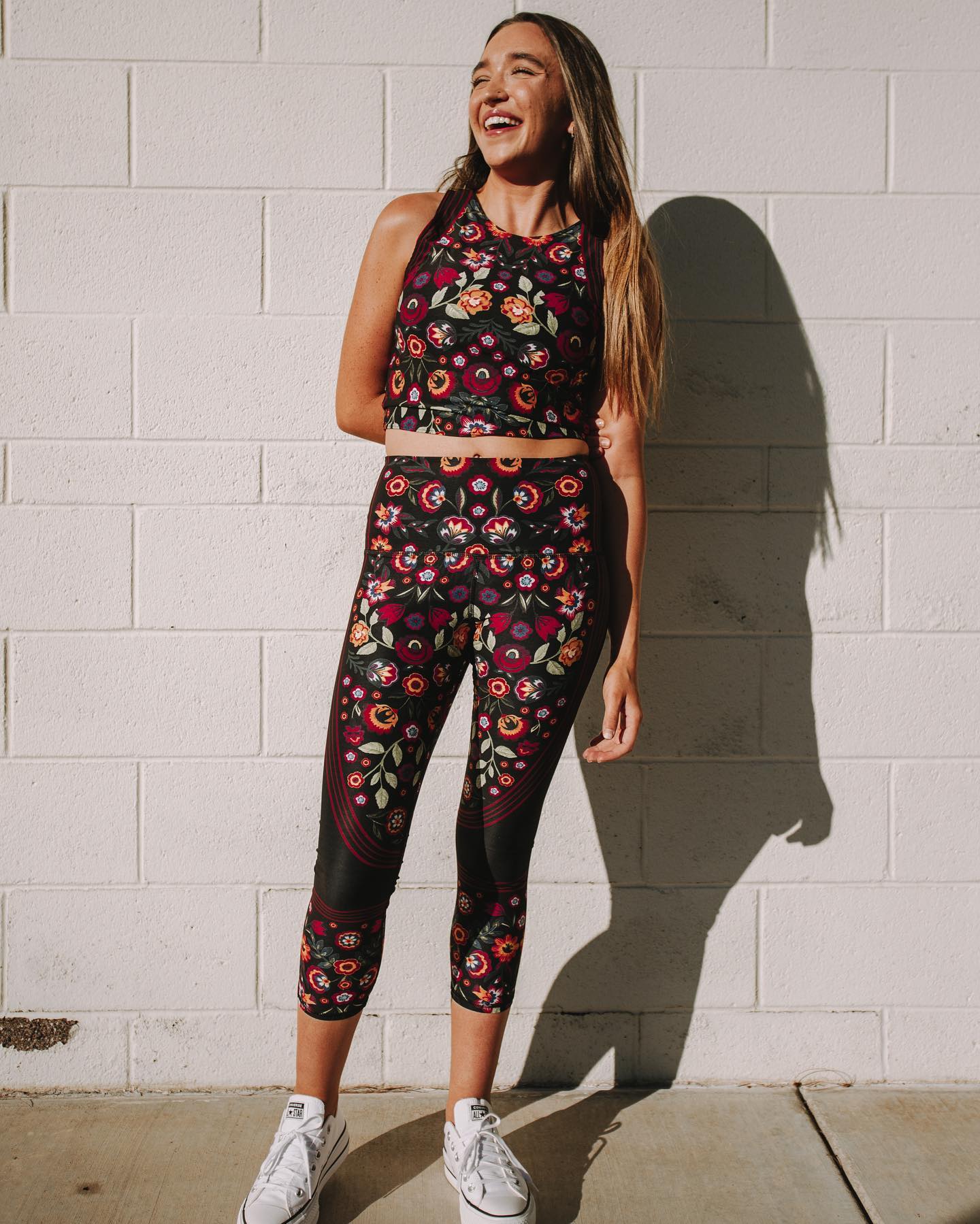 Reversible Knot Top in Folklore - La De Da