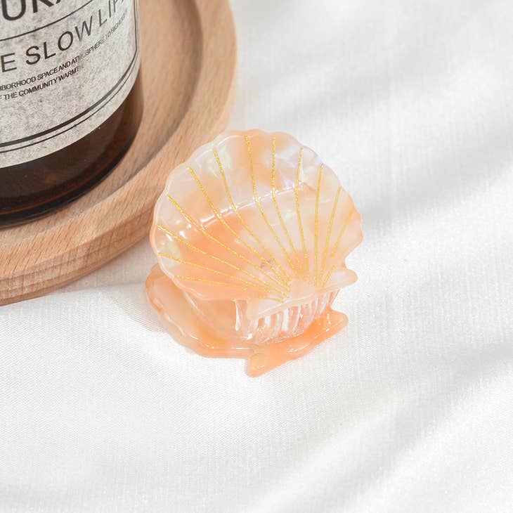Mini Scallop Shape Claw Clip - La De Da