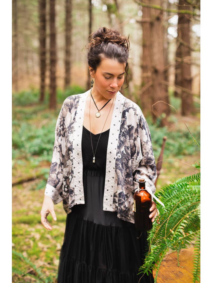 The Looking Glass Cropped Kimono - La De Da