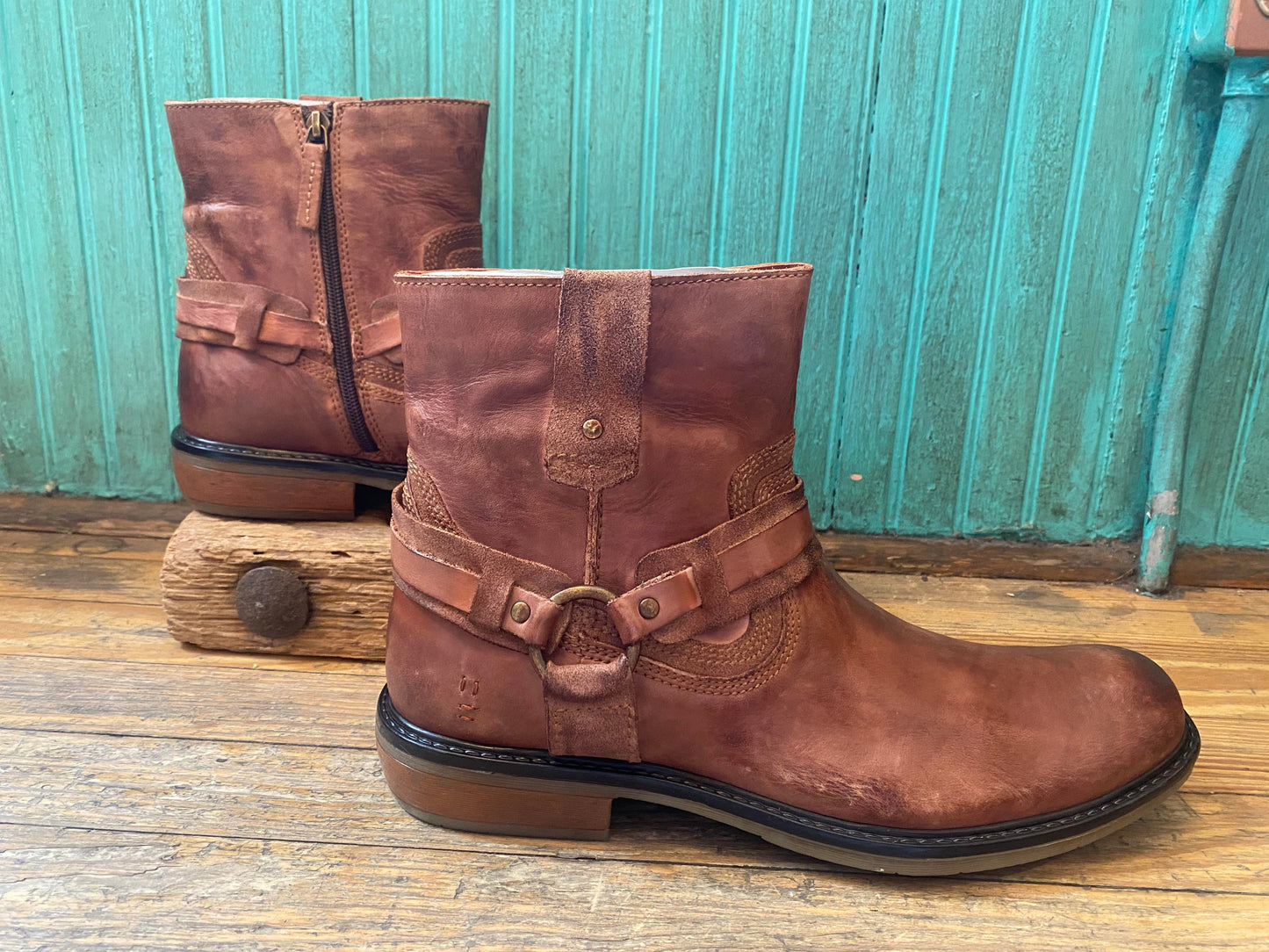 Men's Native II Harness Boots - La De Da