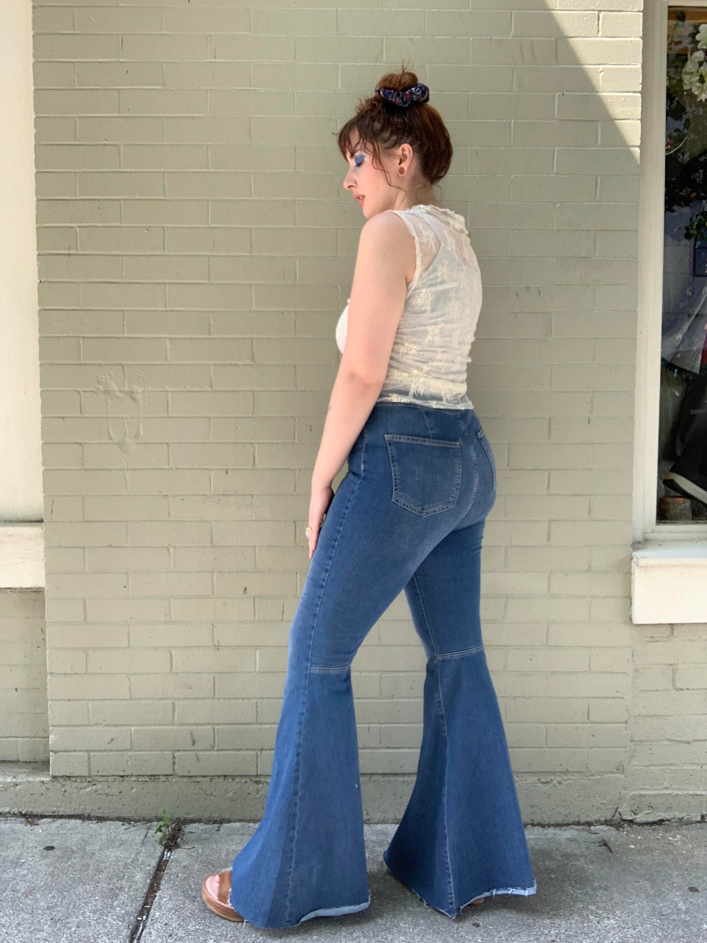 Just Float on Flare Jeans - Midwash - La De Da