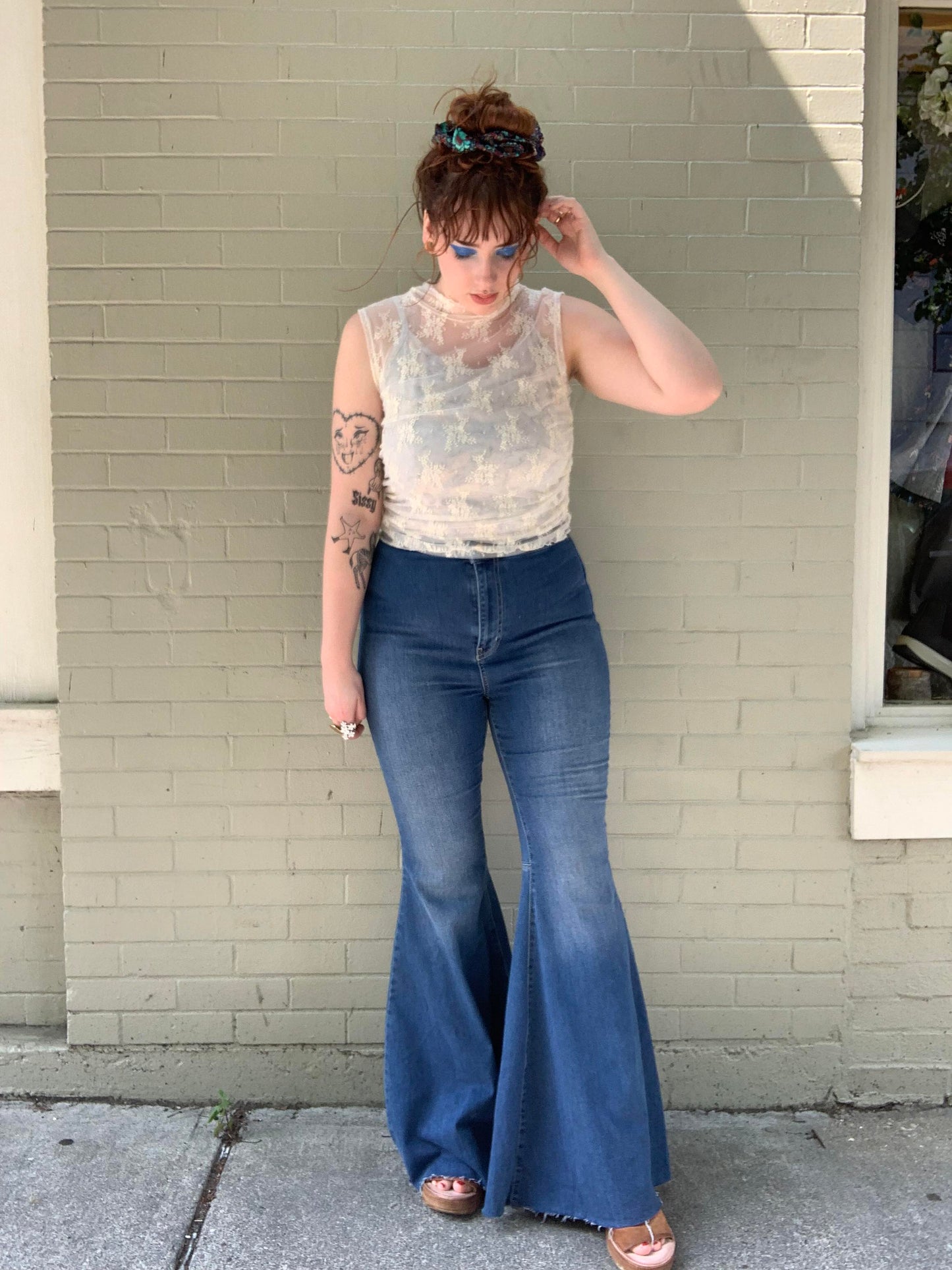 Just Float on Flare Jeans - Midwash - La De Da