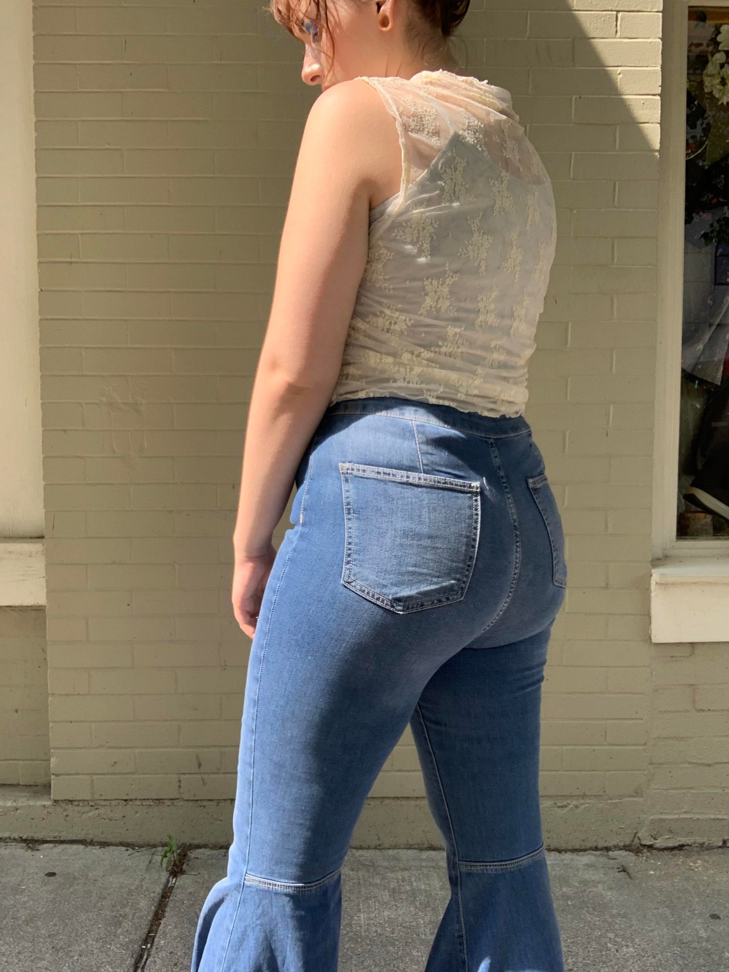 Just Float on Flare Jeans - Midwash - La De Da