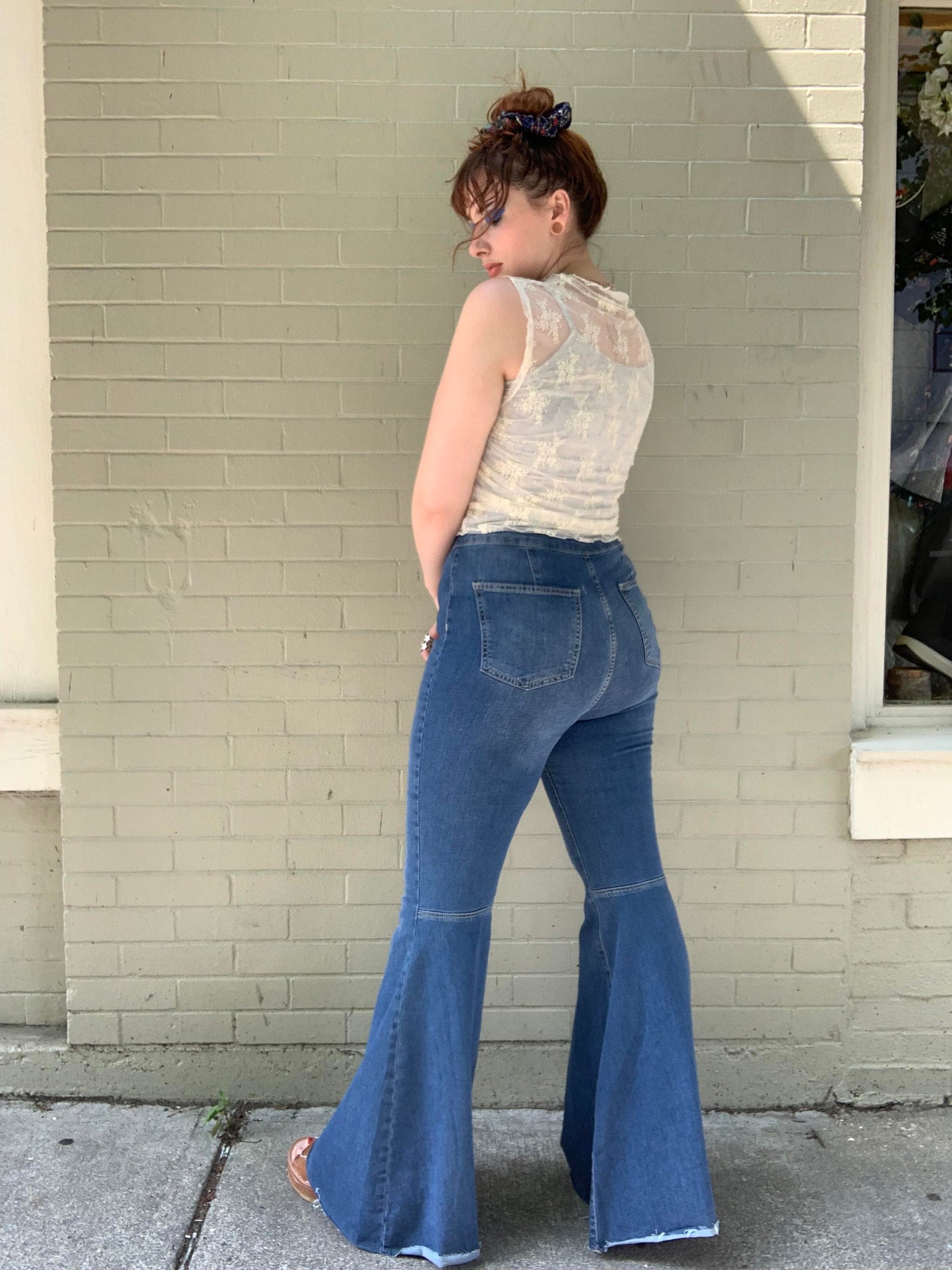Just Float on Flare Jeans - Midwash - La De Da