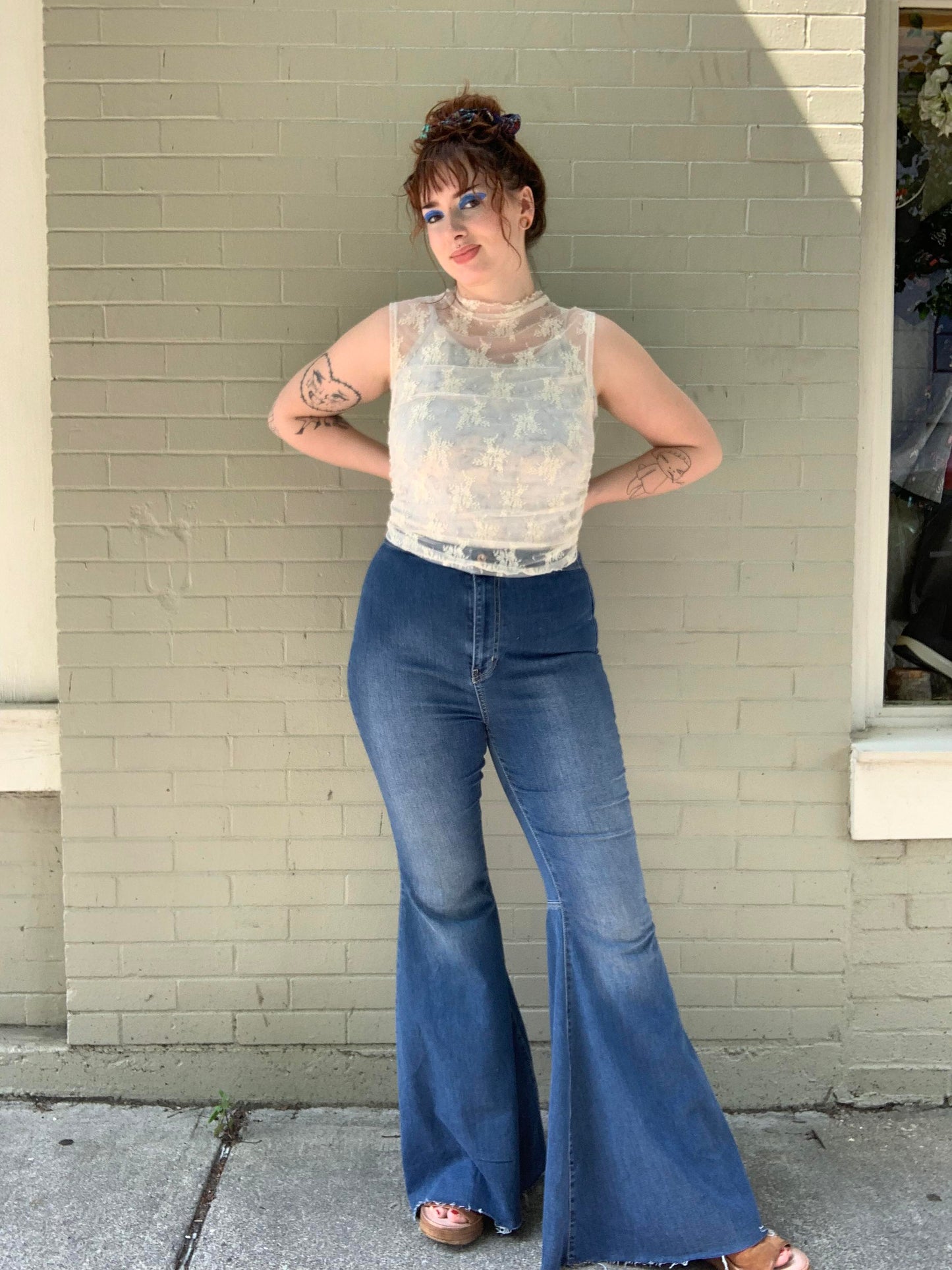Just Float on Flare Jeans - Midwash - La De Da