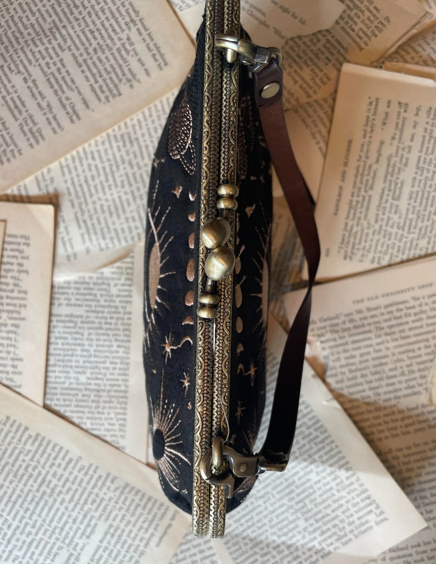 Celestial Kiss Lock Bag - La De Da