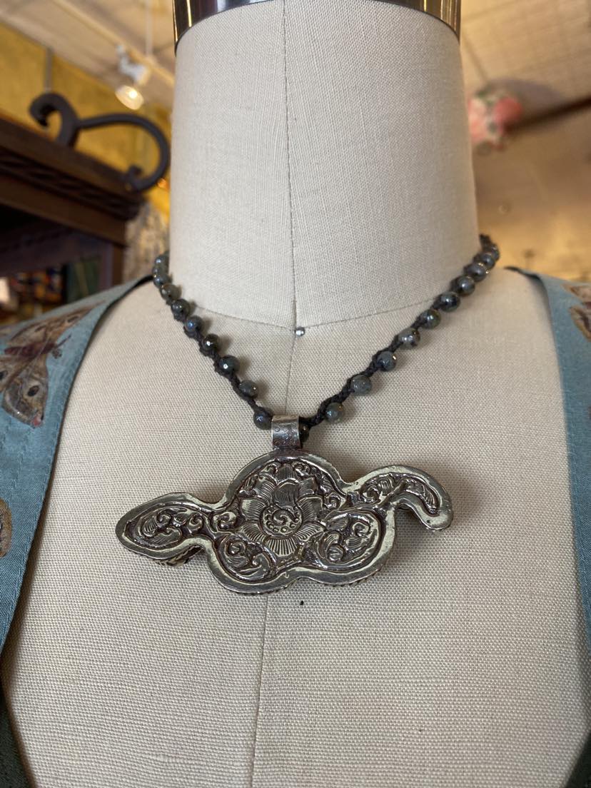 Carved Onyx Snake - La De Da