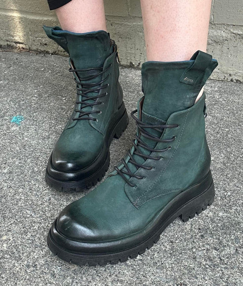Dillie Combat Boot in Balsamic - La De Da