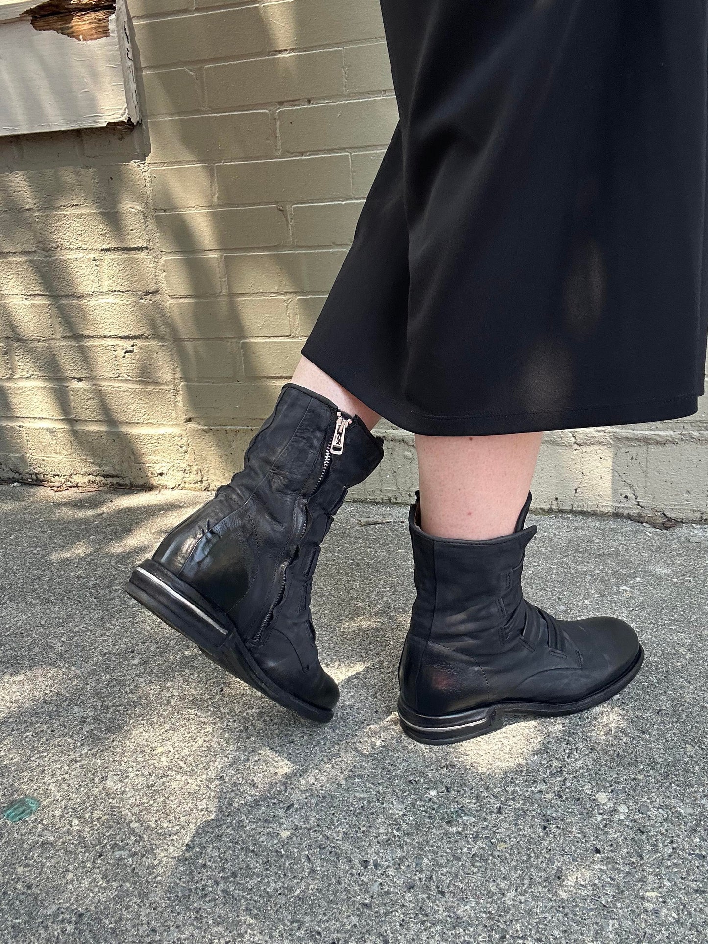 Traver Boots in Nero - La De Da