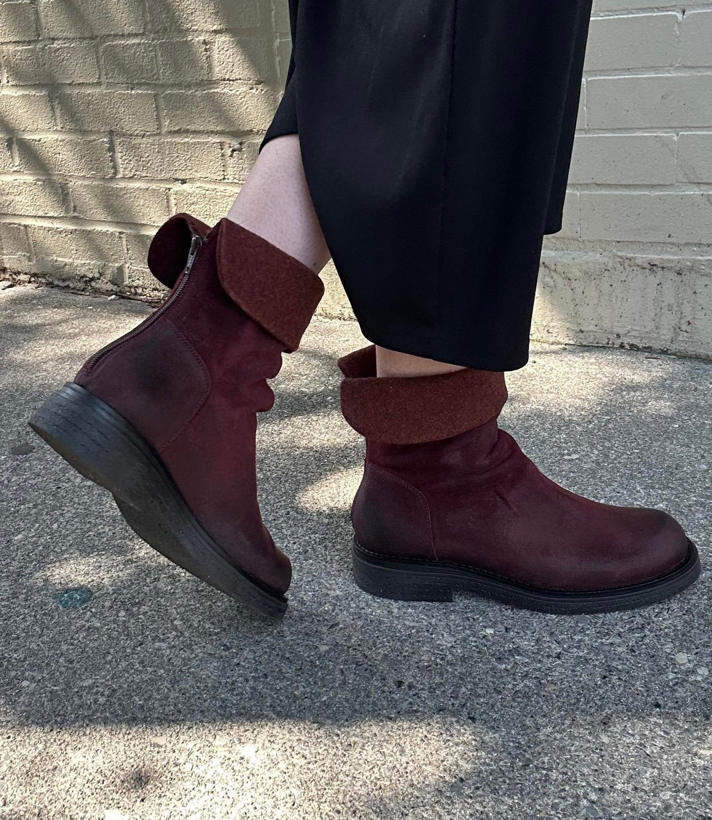 Wynd Suede Boot in Burgundy - La De Da