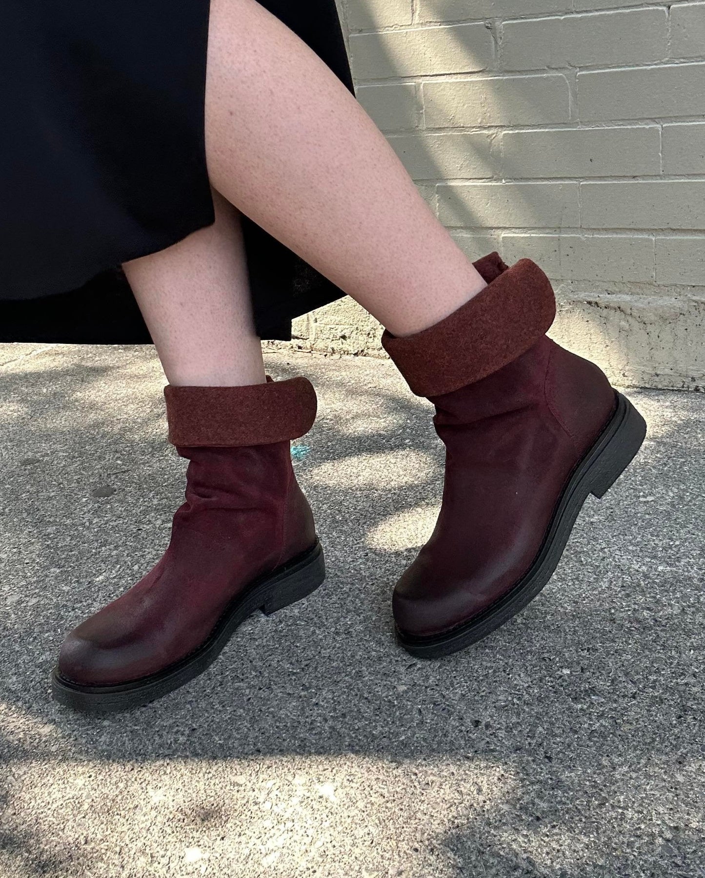 Wynd Suede Boot in Burgundy - La De Da