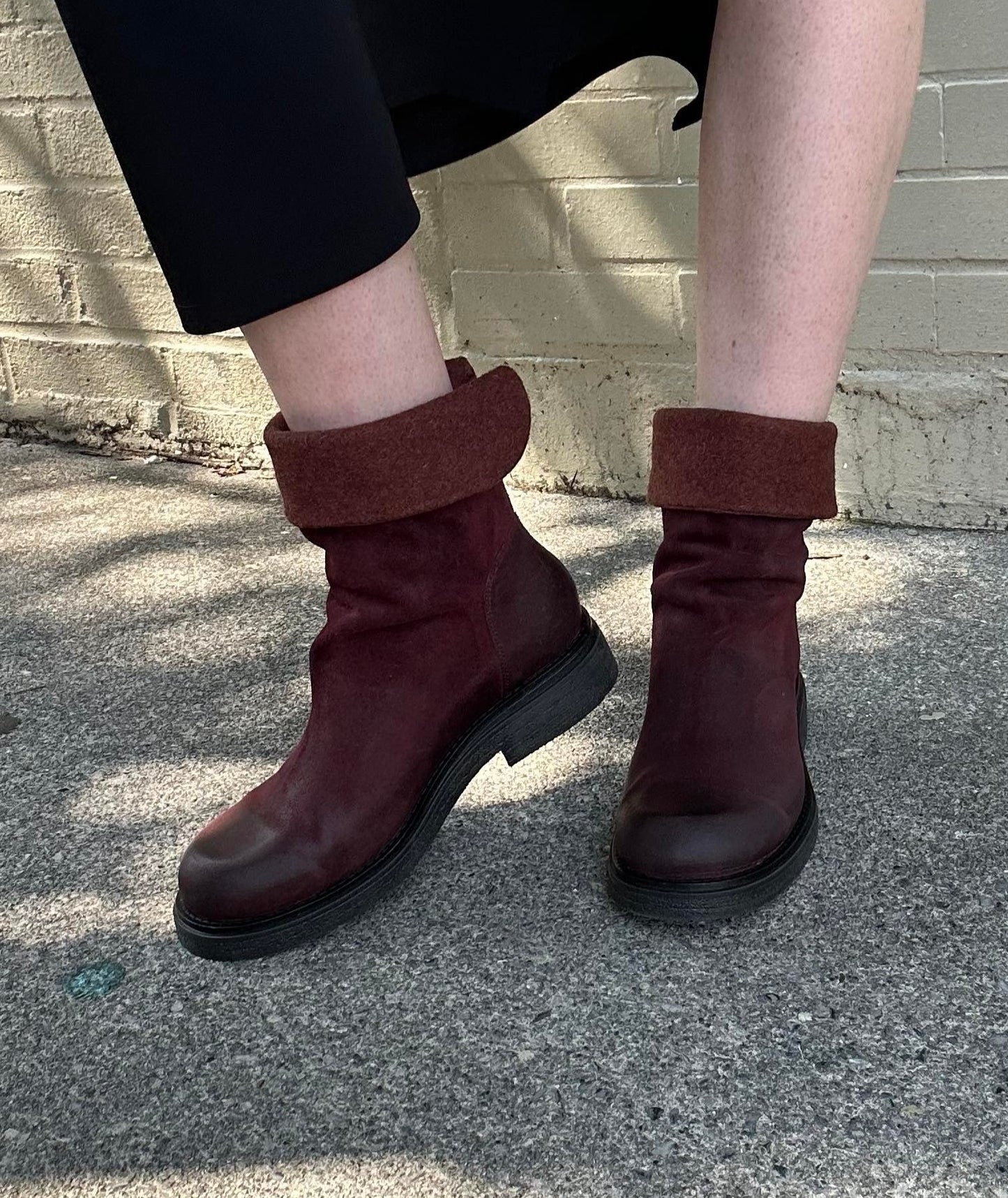Wynd Suede Boot in Burgundy - La De Da