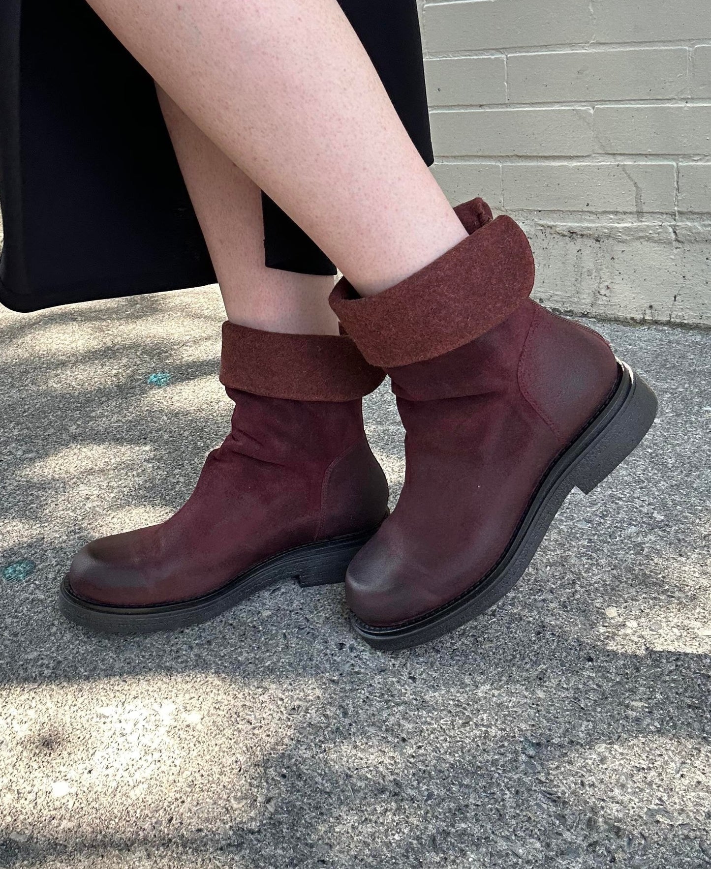 Wynd Suede Boot in Burgundy - La De Da
