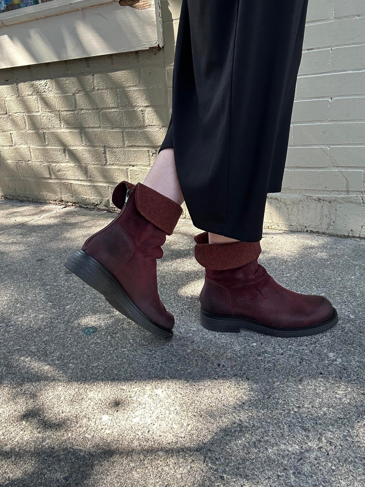 Wynd Suede Boot in Burgundy - La De Da