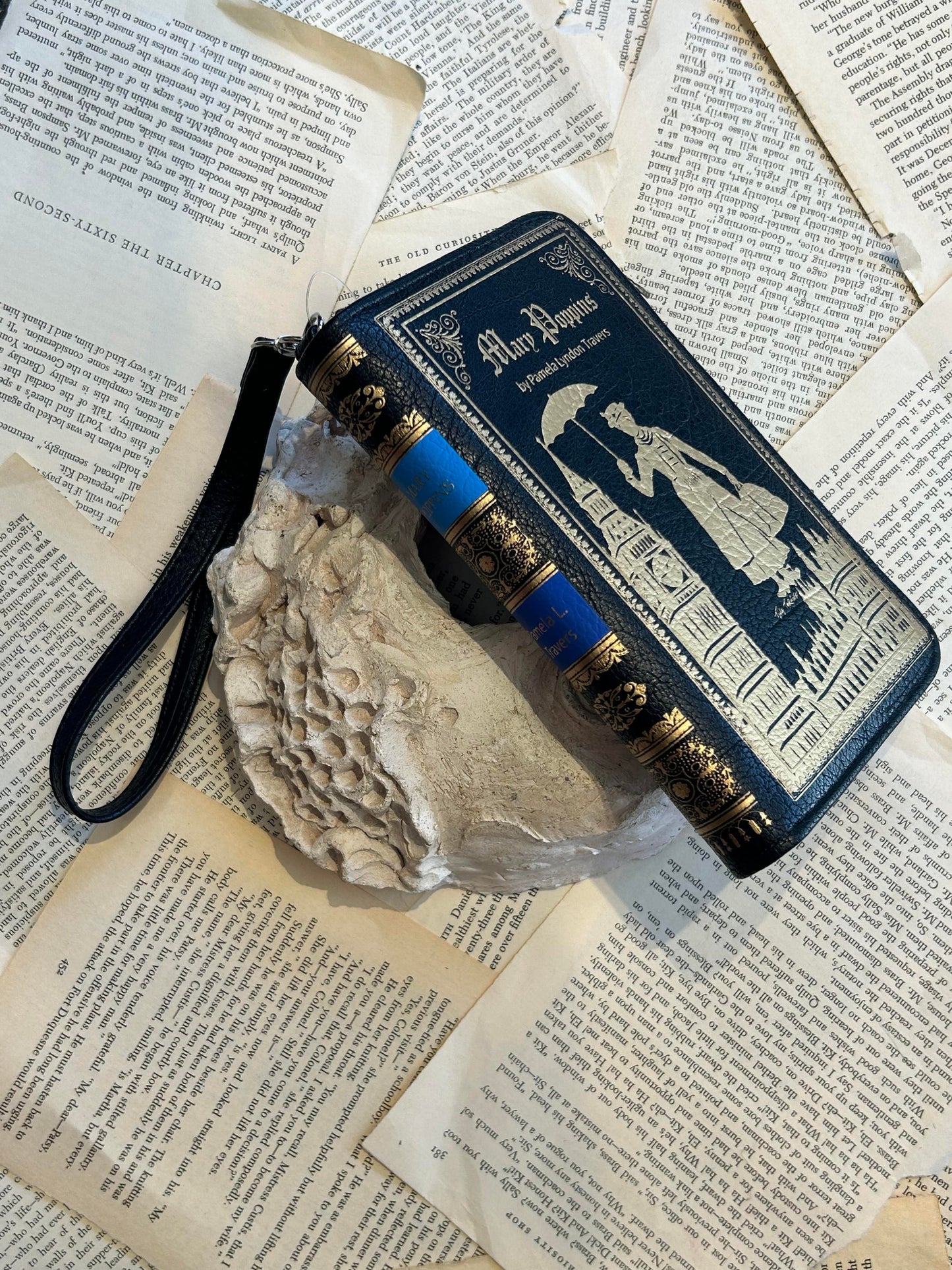 Mary Poppins Book Wallet - La De Da
