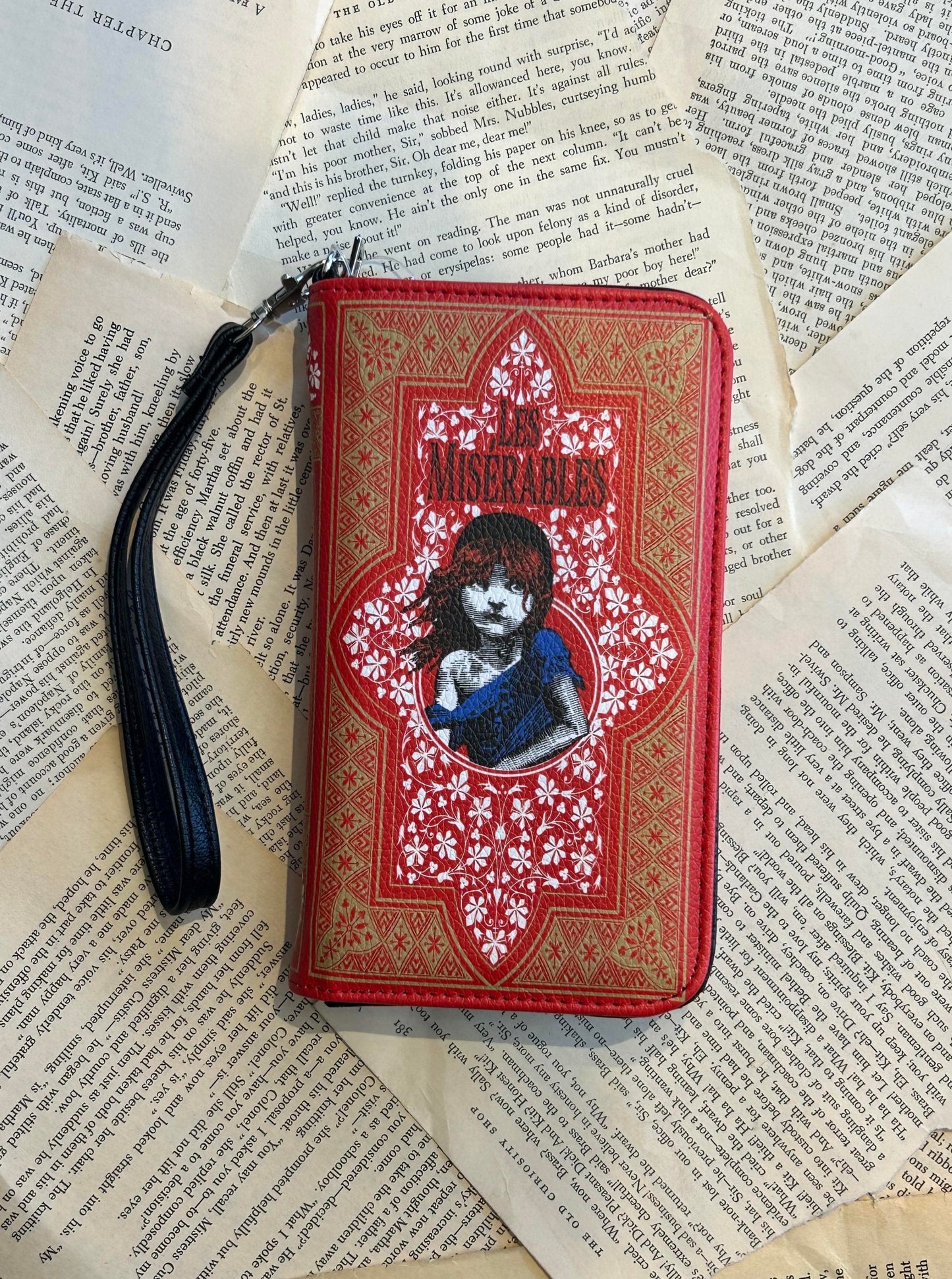 Les Miserables Book Wallet - La De Da