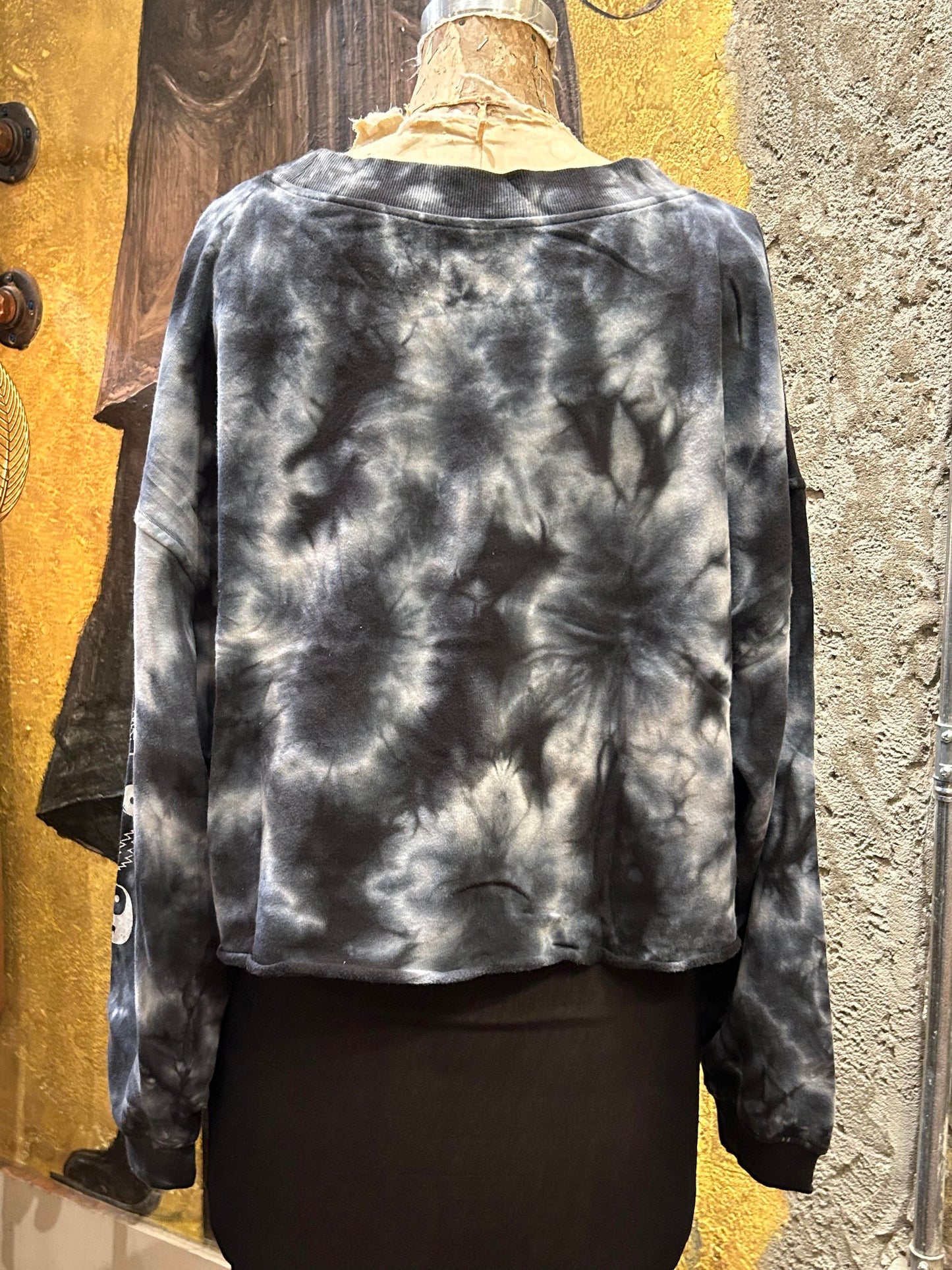 Grateful Dead Yin Yang Skull Pullover - La De Da