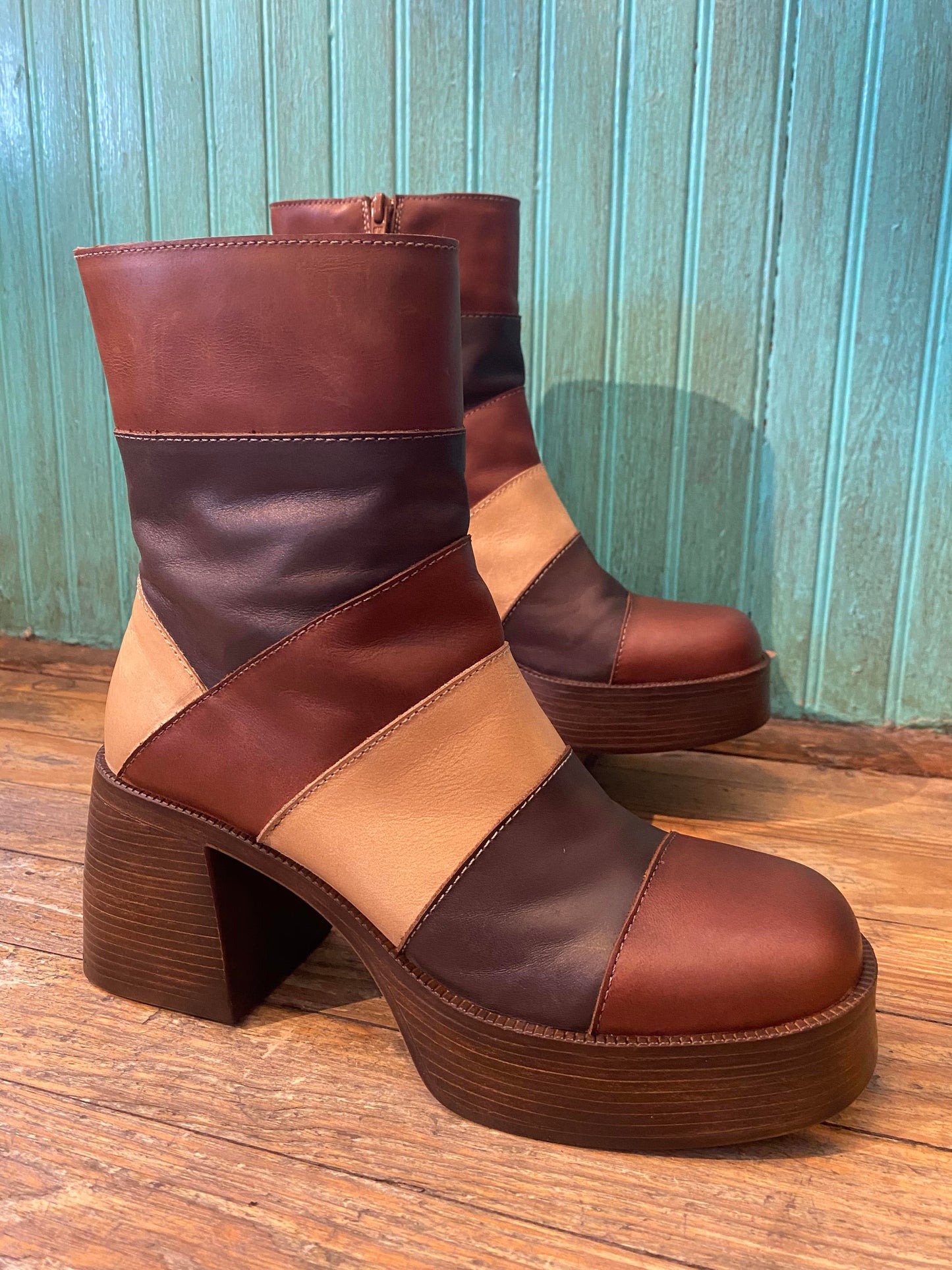 Danna Brandy Boots - La De Da