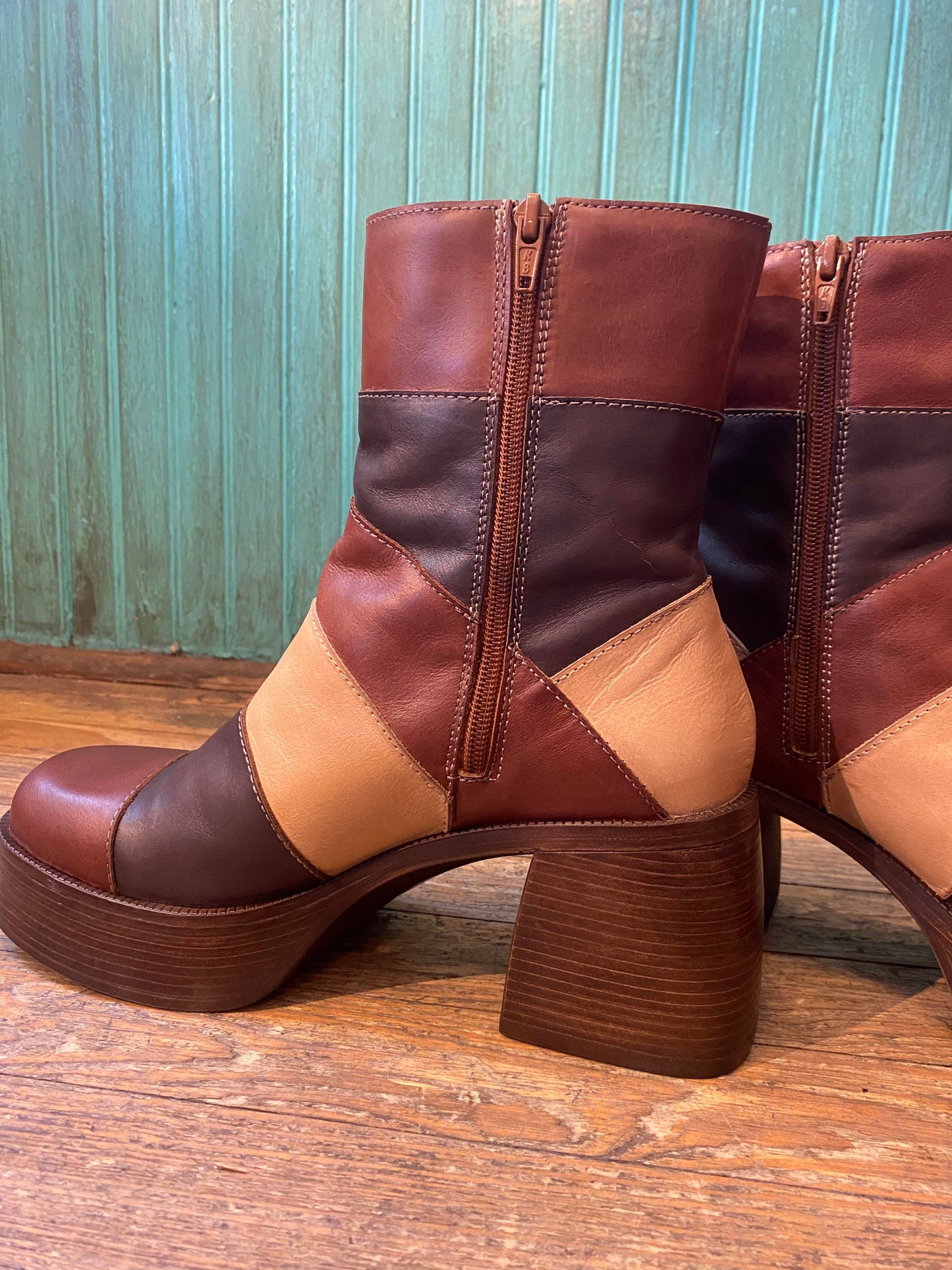 Danna Brandy Boots - La De Da