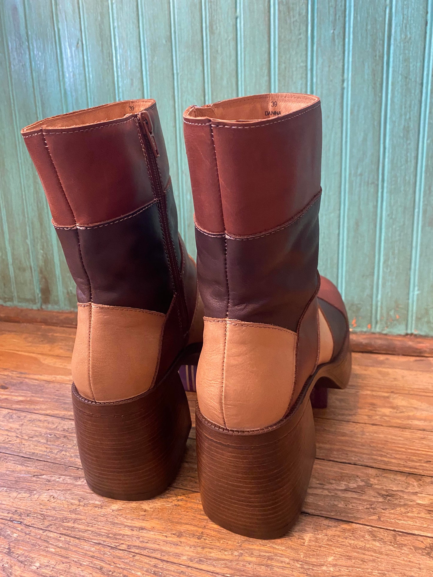 Danna Brandy Boots - La De Da