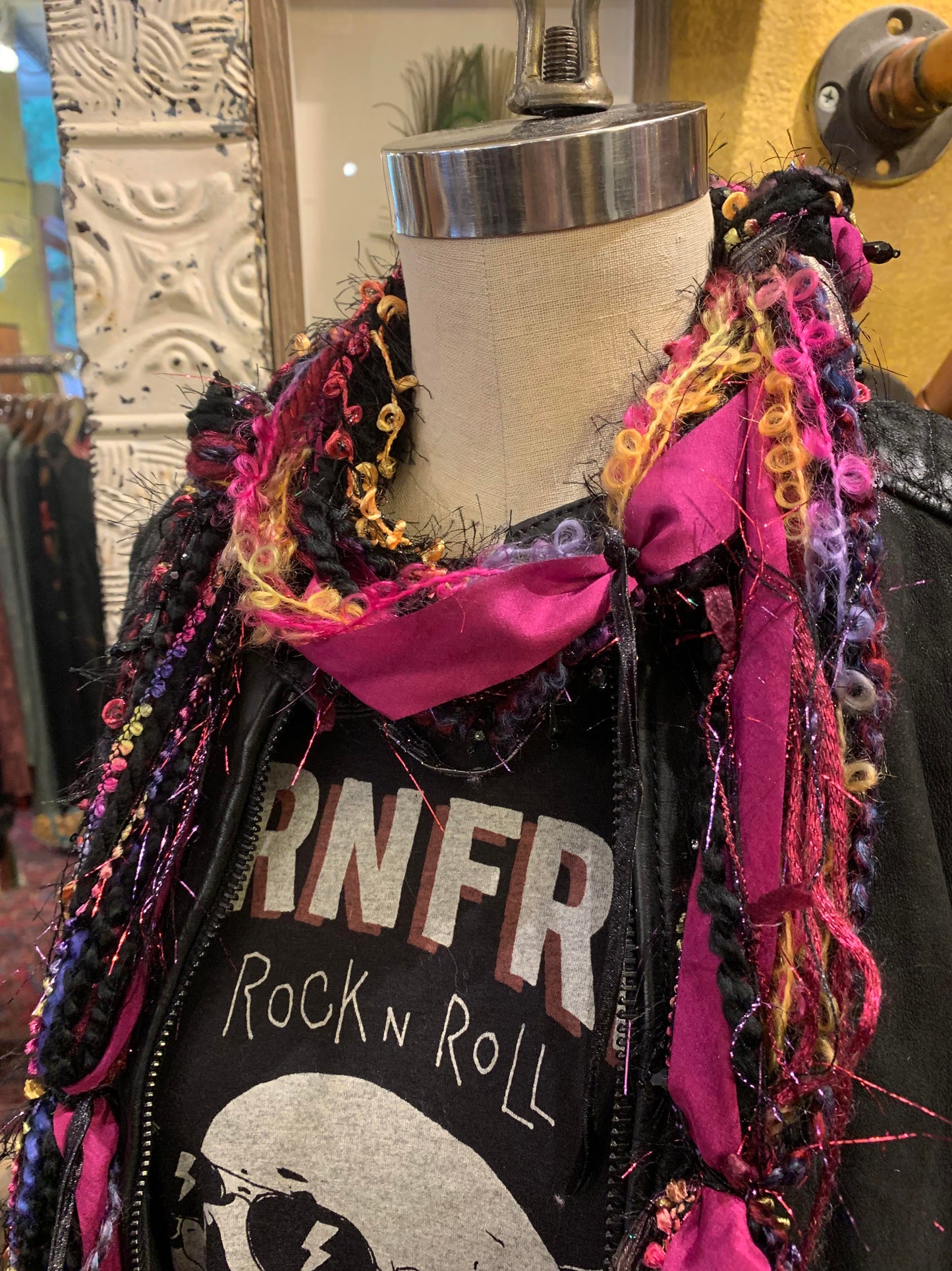 Helen - Black and Fushia long style scarf - La De Da
