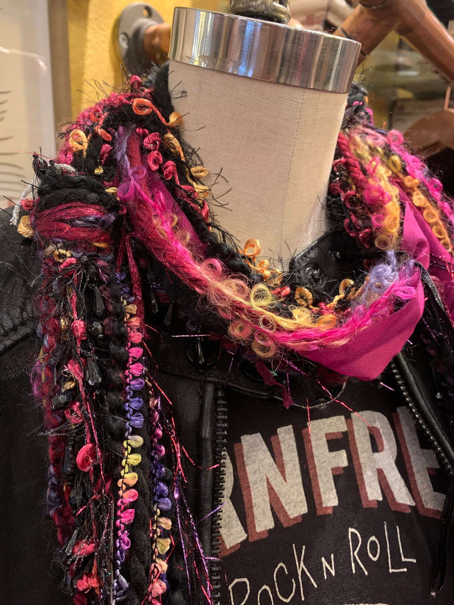 Helen - Black and Fushia long style scarf - La De Da