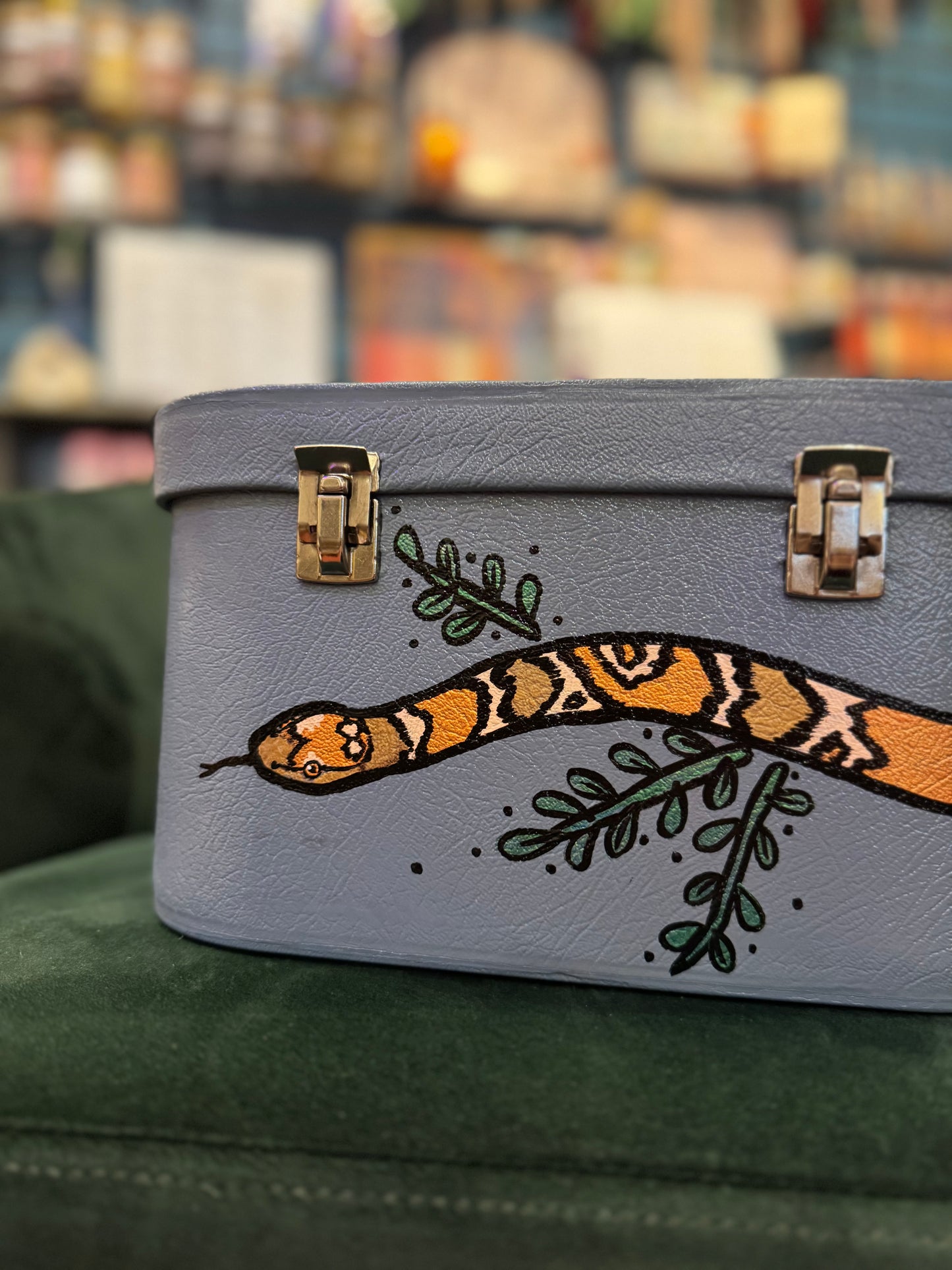 Slytherin' Painted Milk Snake Travel Case - Lock & Key / Tony Perrin*
