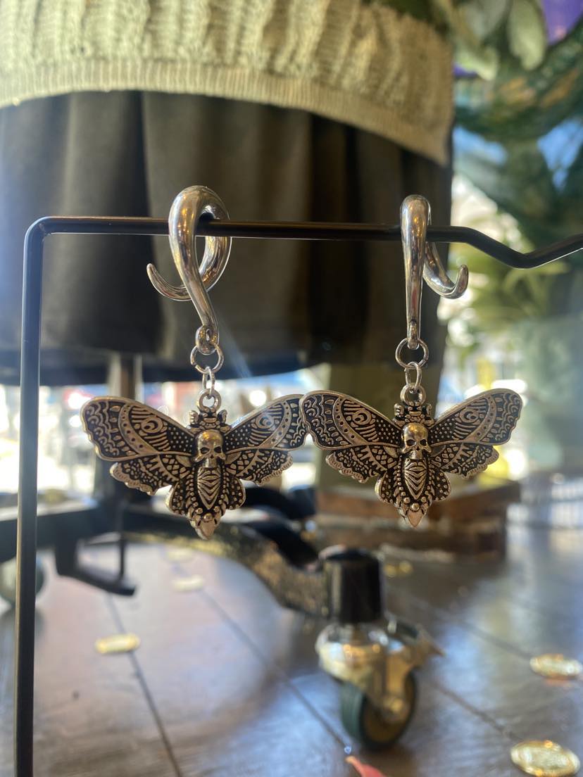 4G. Silver Death Moth Horns* #IV19