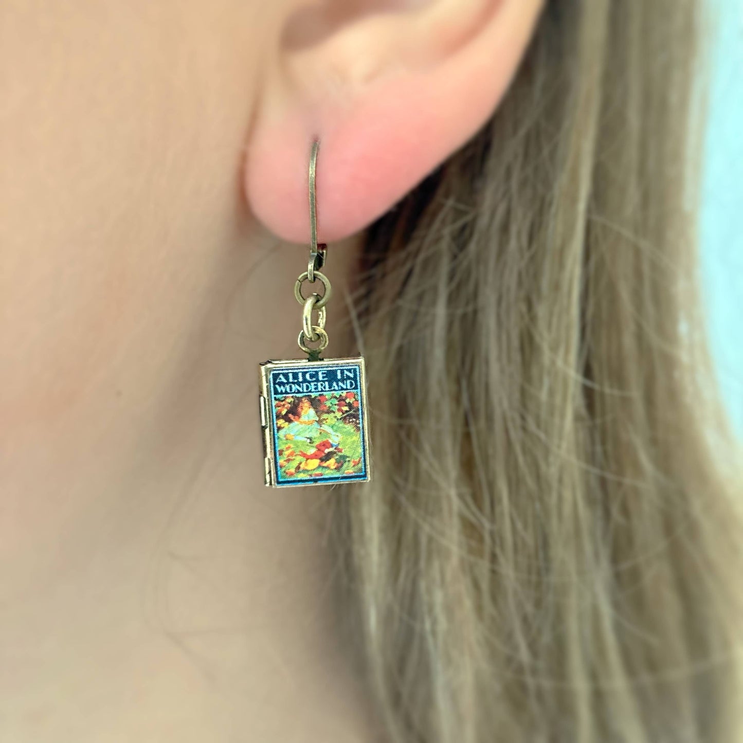 Earrings Book Locket Alice In Wonderland - Rabbit Running