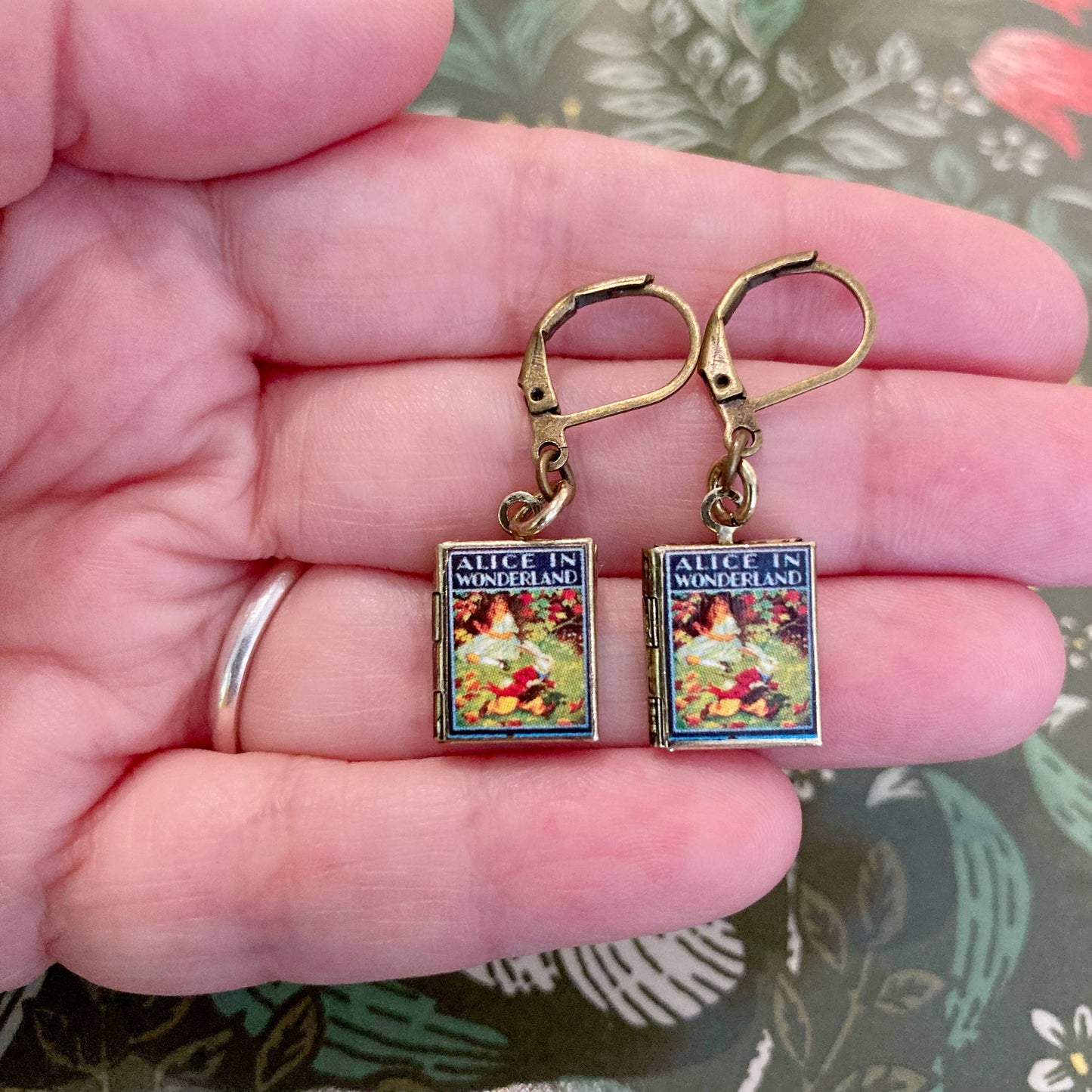 Earrings Book Locket Alice In Wonderland - Rabbit Running