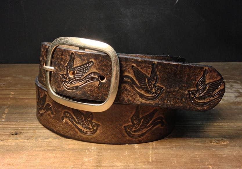 Embossed Sparrow Swallow Bird Vintage Aged Leather Belt in Black & Brown - Antique Brass