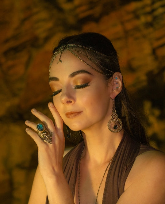 Cavern Lantern Finger Armor Ring - La De Da