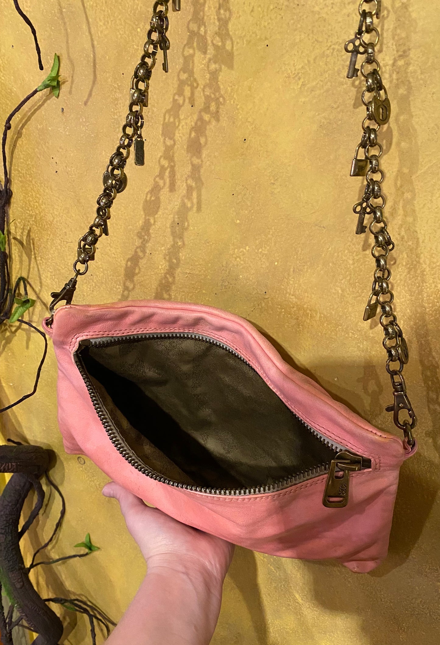 Wallace Chain Crossbody - Pink