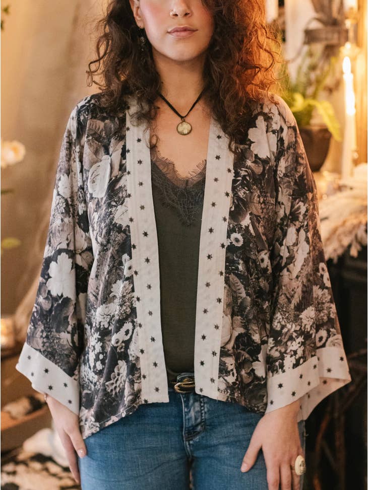 The Looking Glass Cropped Kimono - La De Da