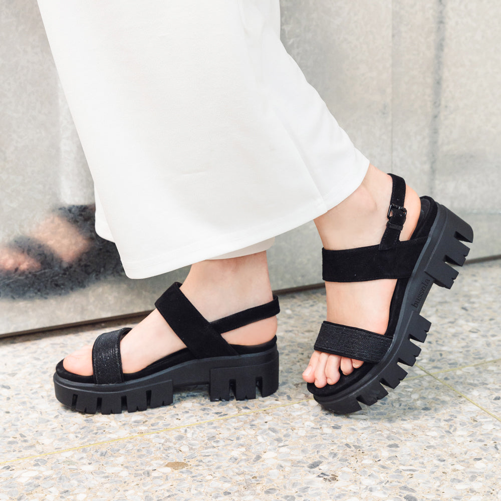 Colleen Sandal - Nero Suede