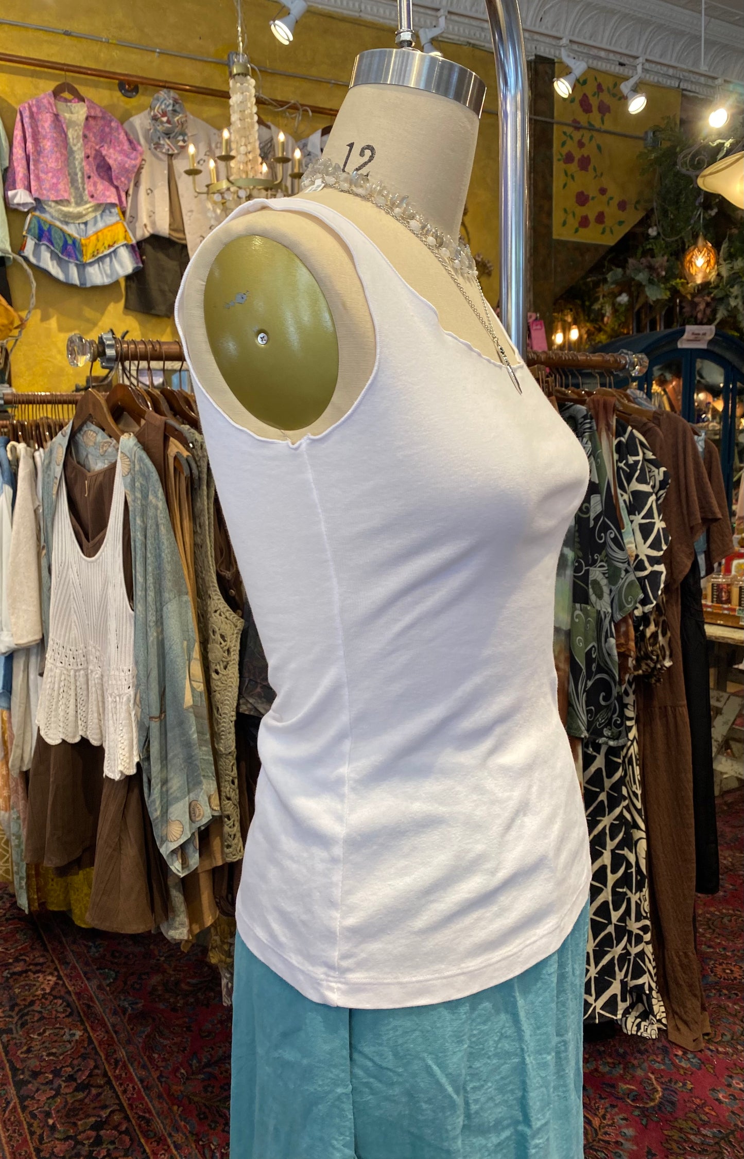 Fitted Tank Top w/ Lettuce Hem - White