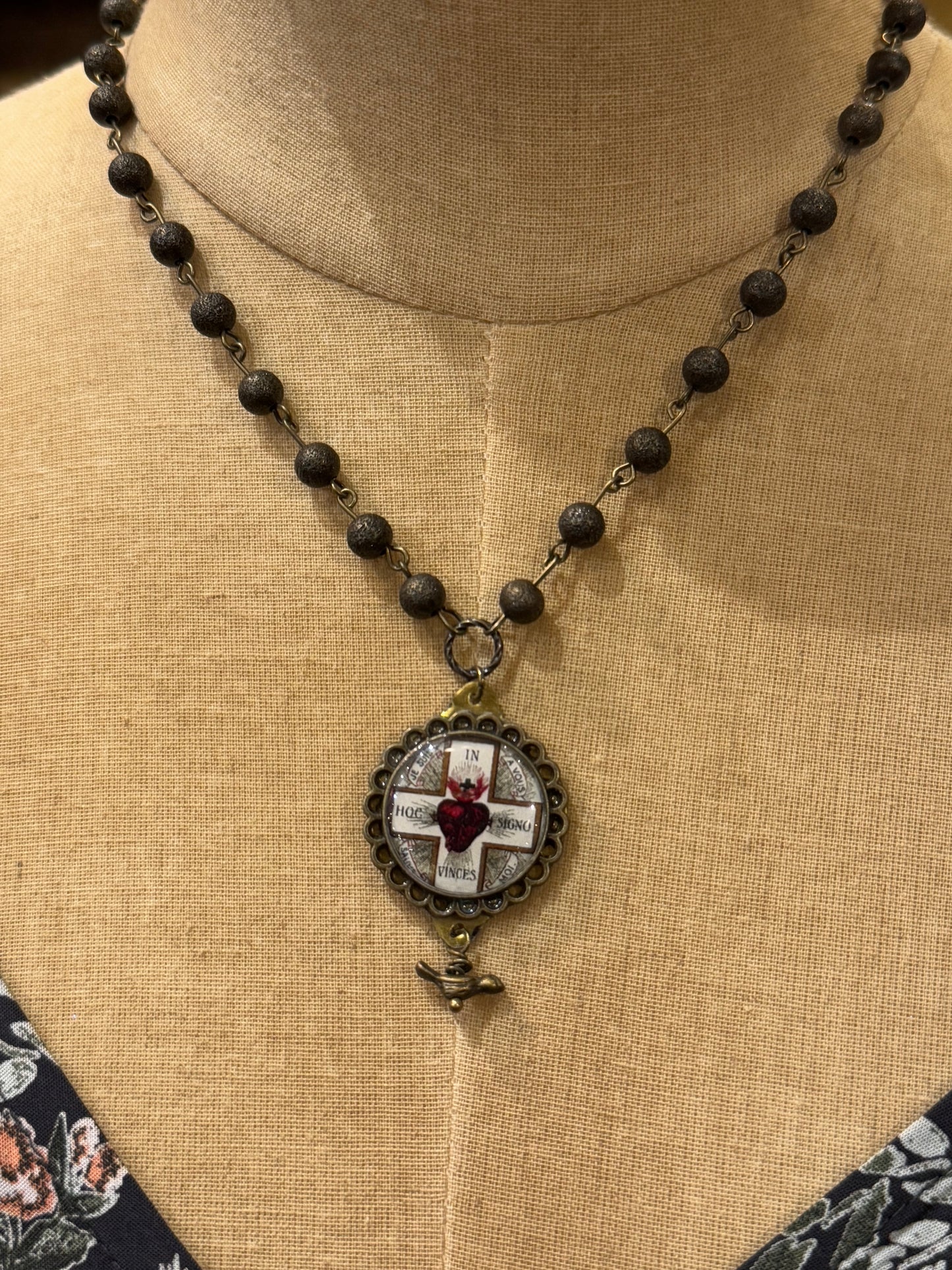 Scalloped Resin "In Vinces" Necklace*