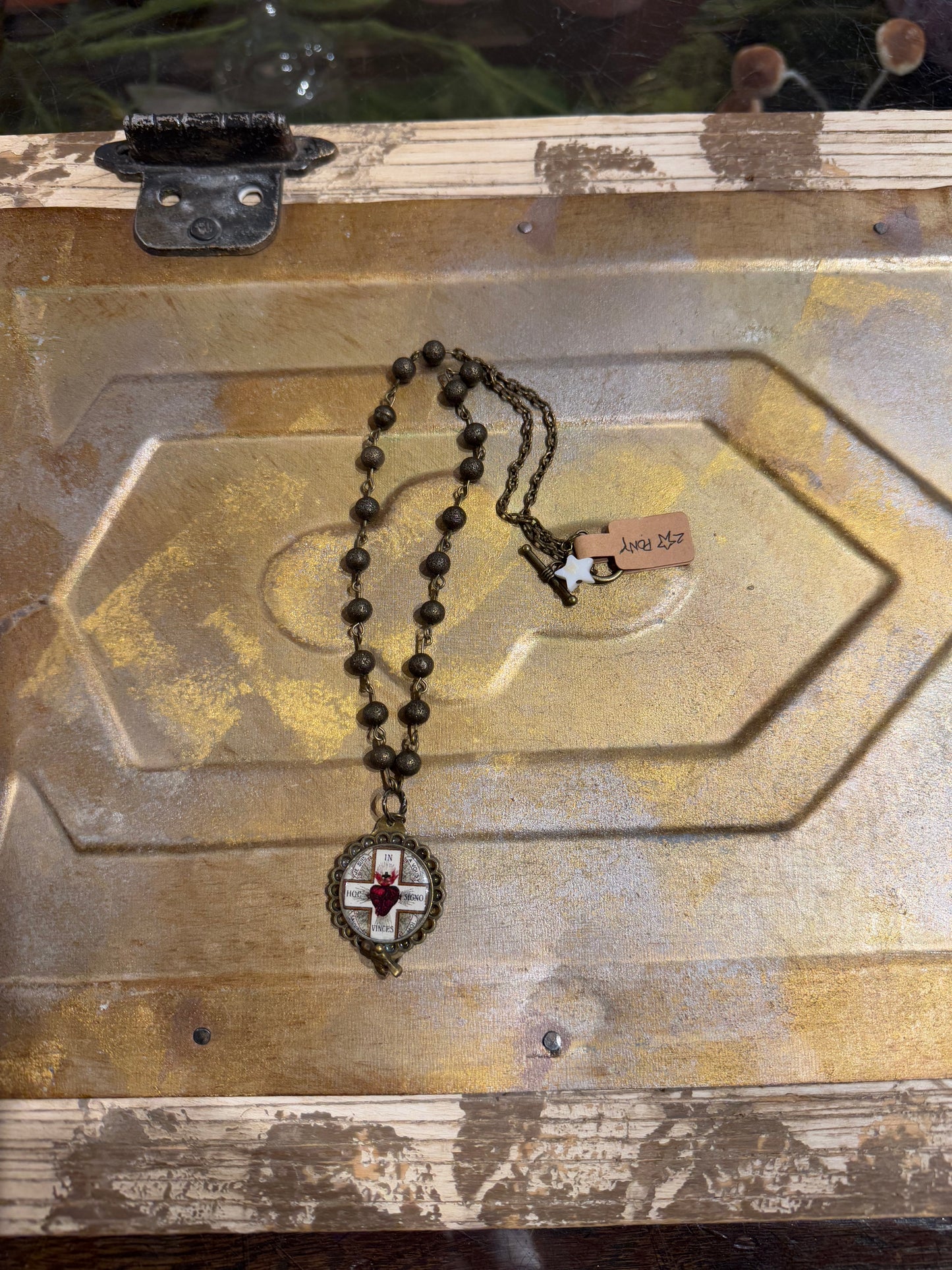 Scalloped Resin "In Vinces" Necklace*