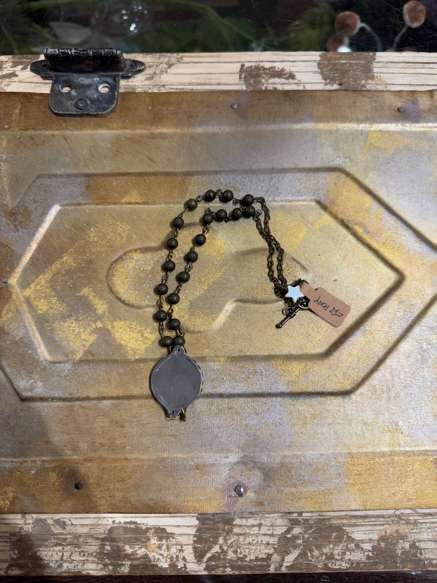 Scalloped Resin "In Vinces" Necklace*