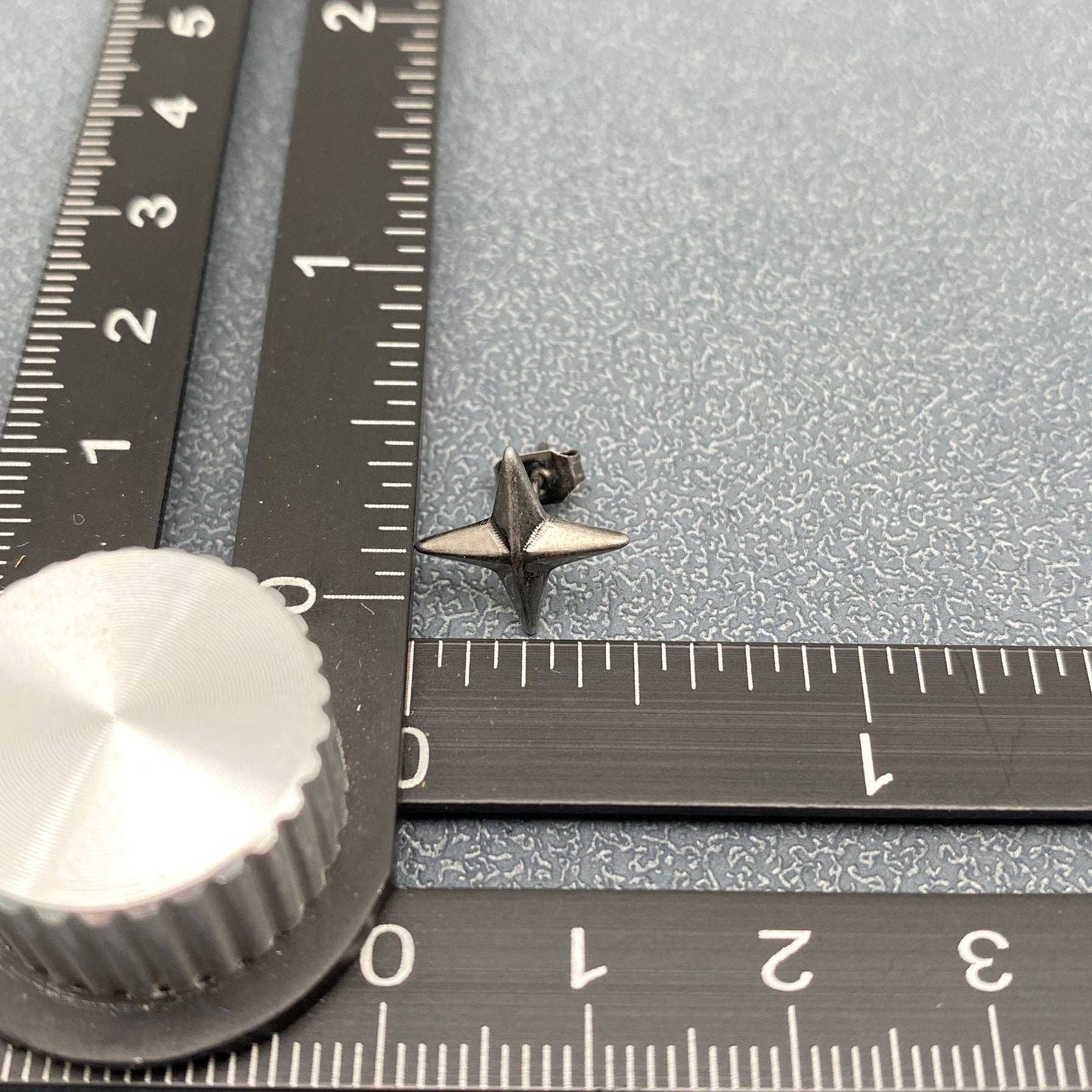 Unisex Retro Four-pointed Star Ear Studs