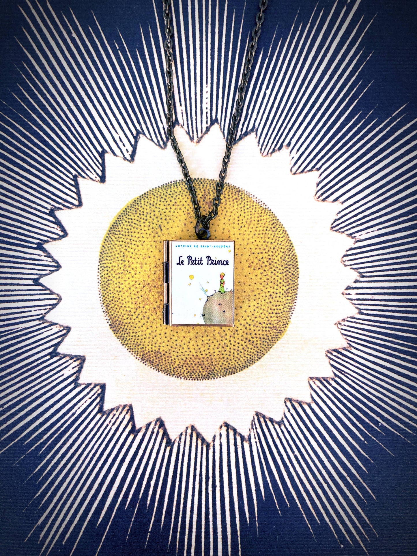 Book Locket The Little Prince (French Edition) - Bronze