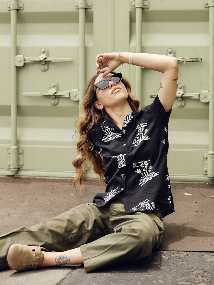 Rolling Deep Button-Up - La De Da