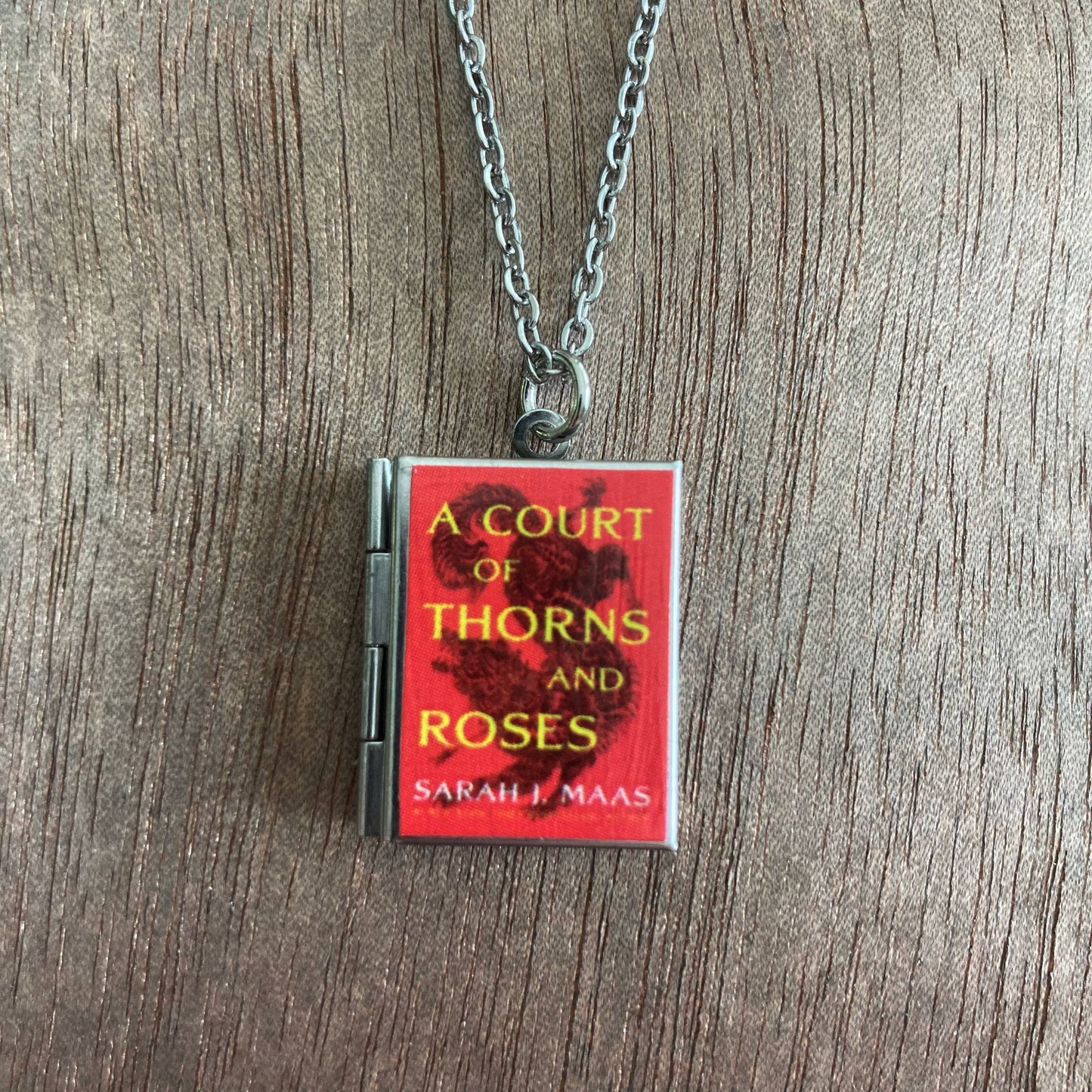 Book Locket A Court of Thorns and Roses - Stainless Steel