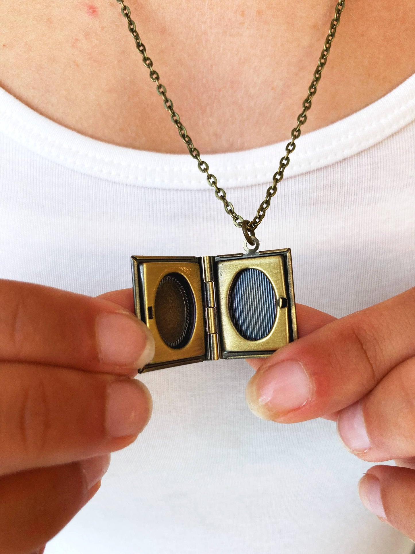 Book Locket The Great Gatsby - Bronze