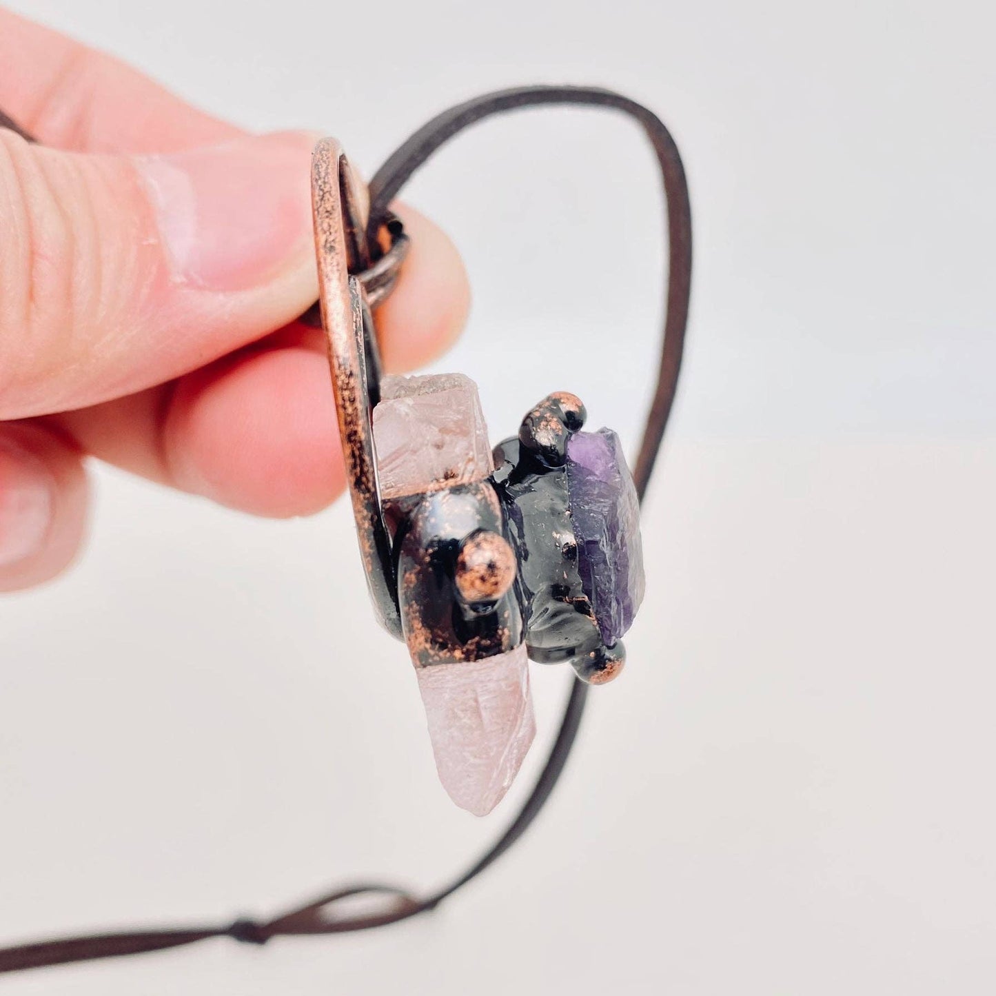 White Crystal & Amethyst Stretchable Leather Necklace