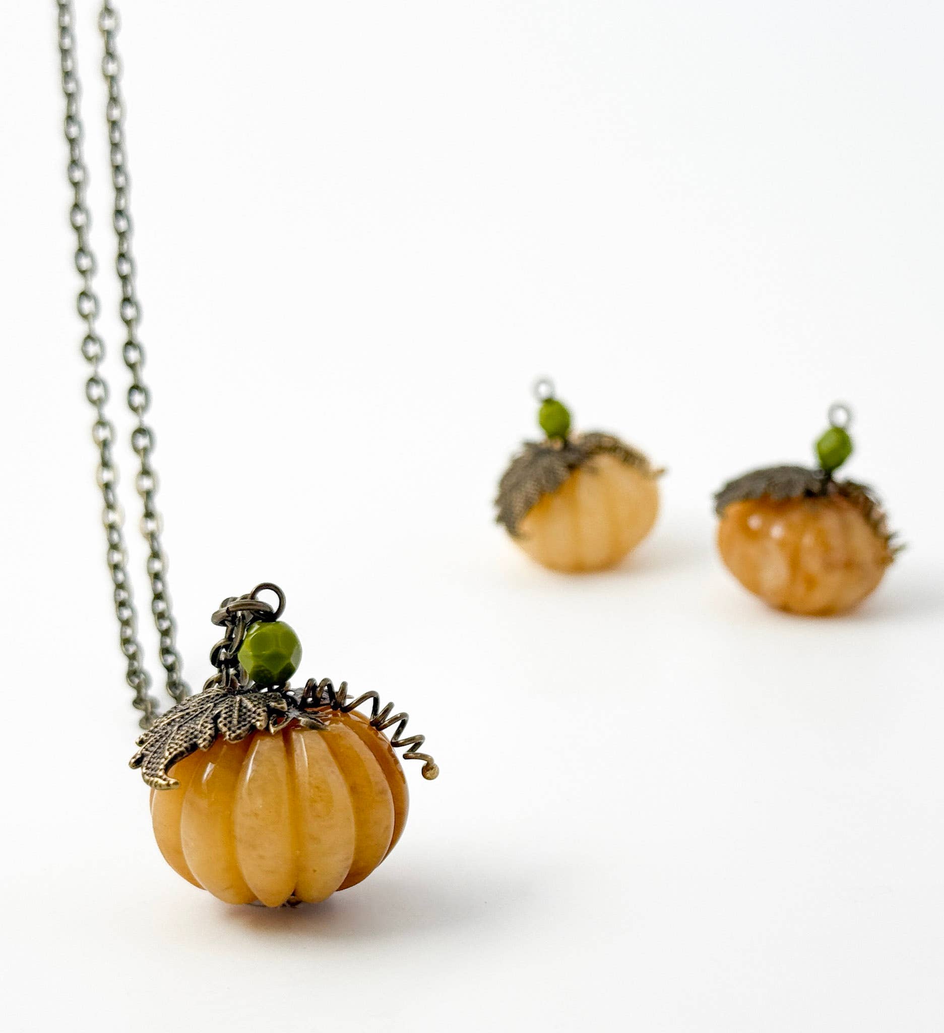 宝珠・オブジェ Stone Pumpkin Pendant - Natural Topaz Jade – La De Da