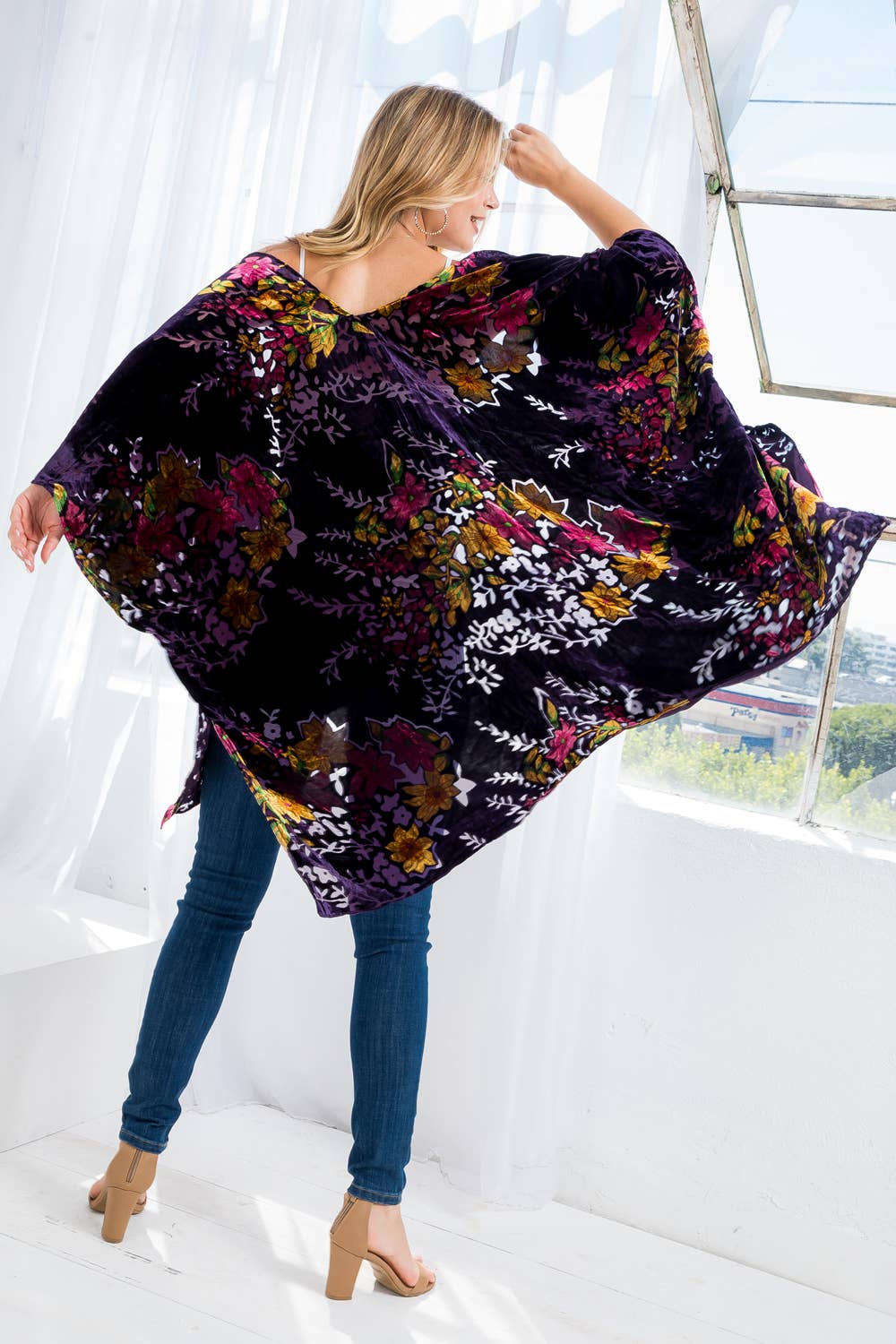 Vintage Flowery Print Velvet Kimono